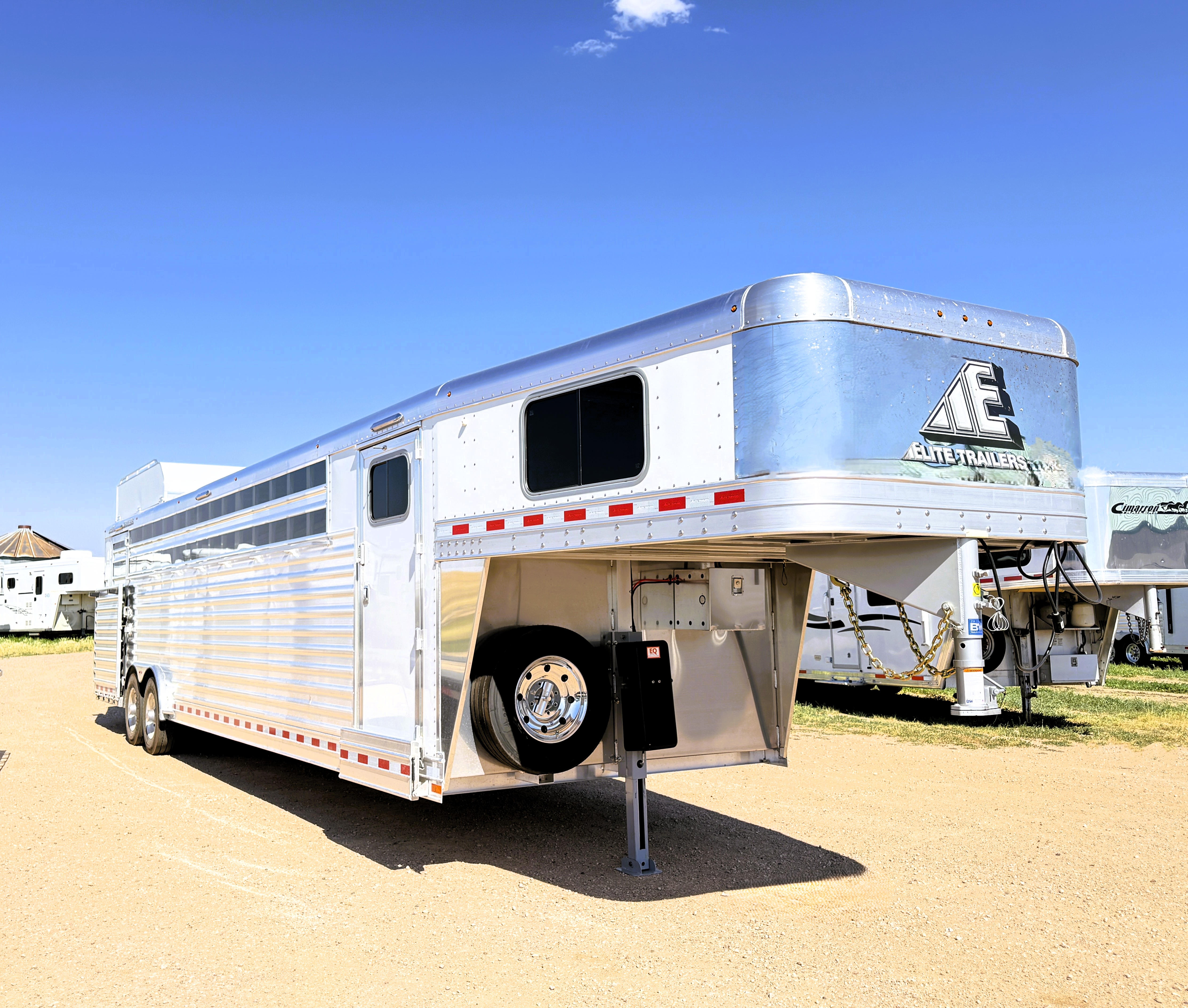 2027 Elite 8H S/C Horse Trailer