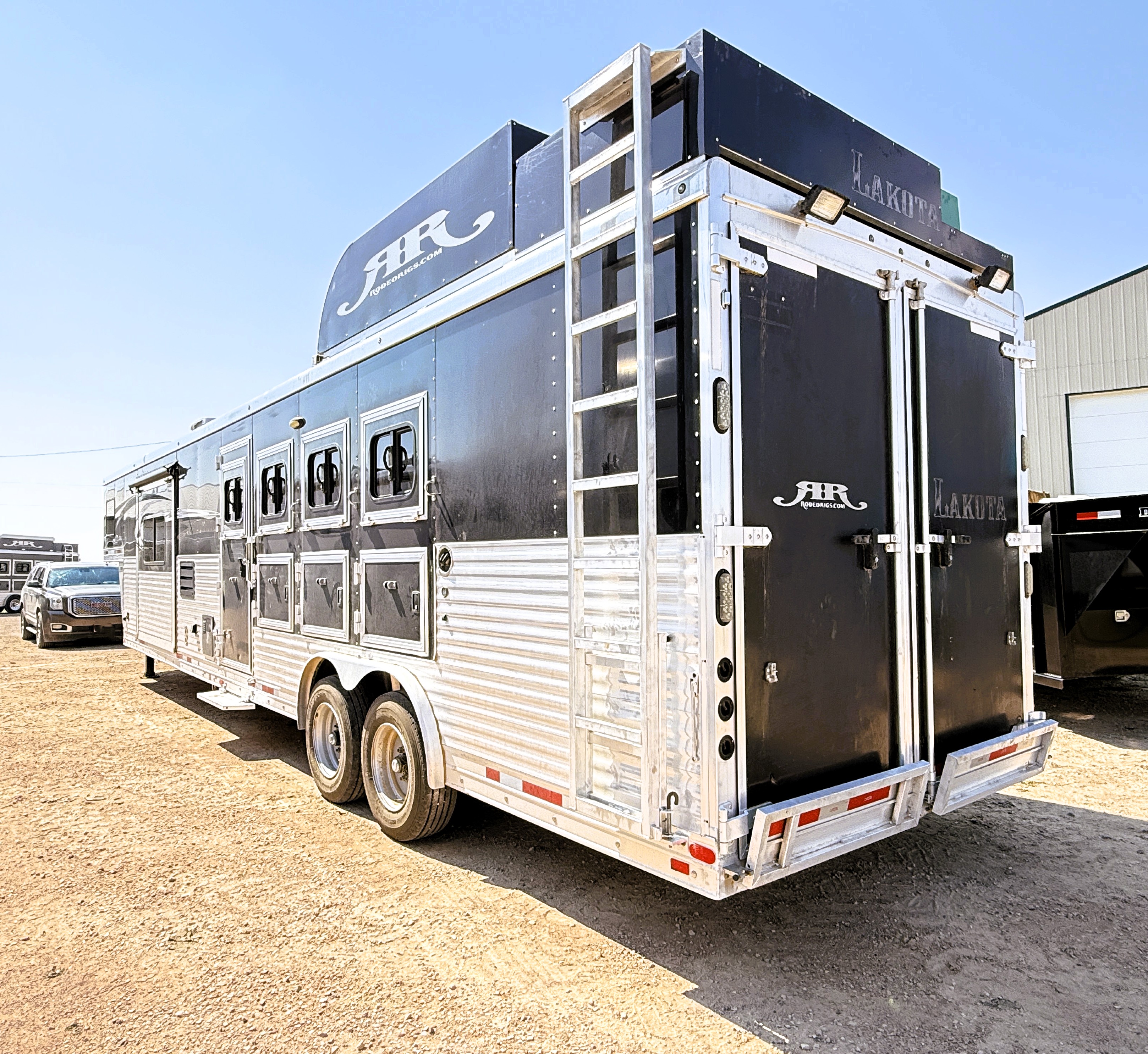 2016 Lakota C8415 Living Quarters