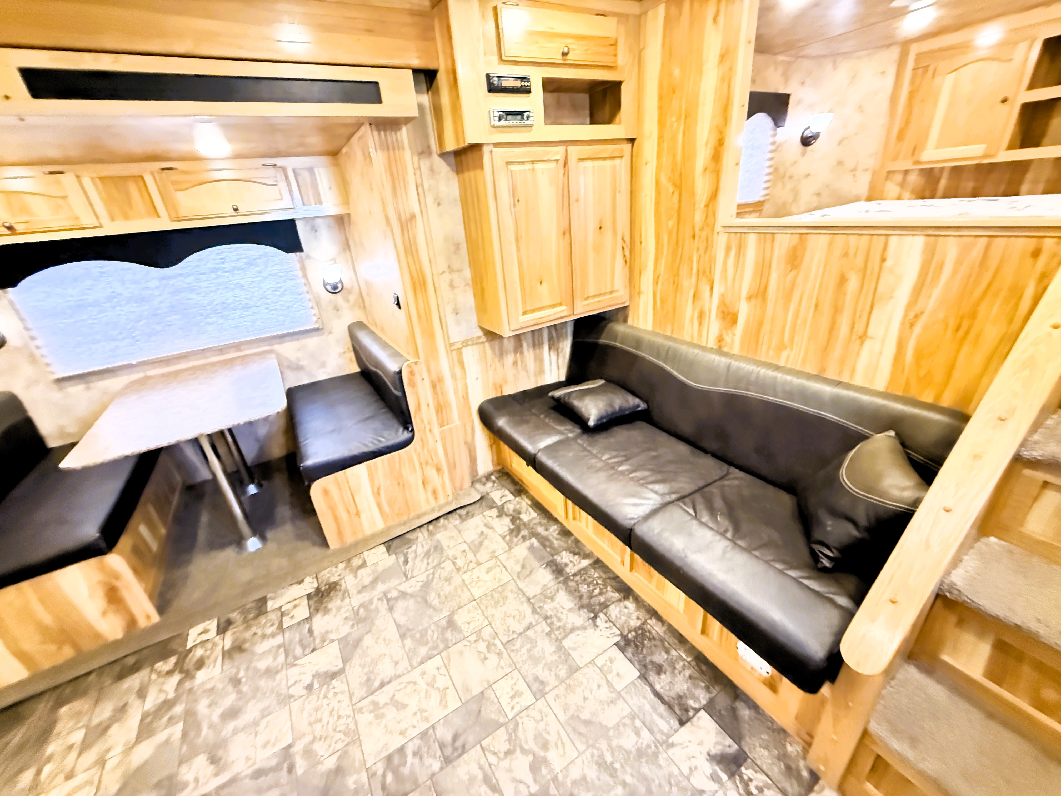 2016 Lakota C8415 Living Quarters