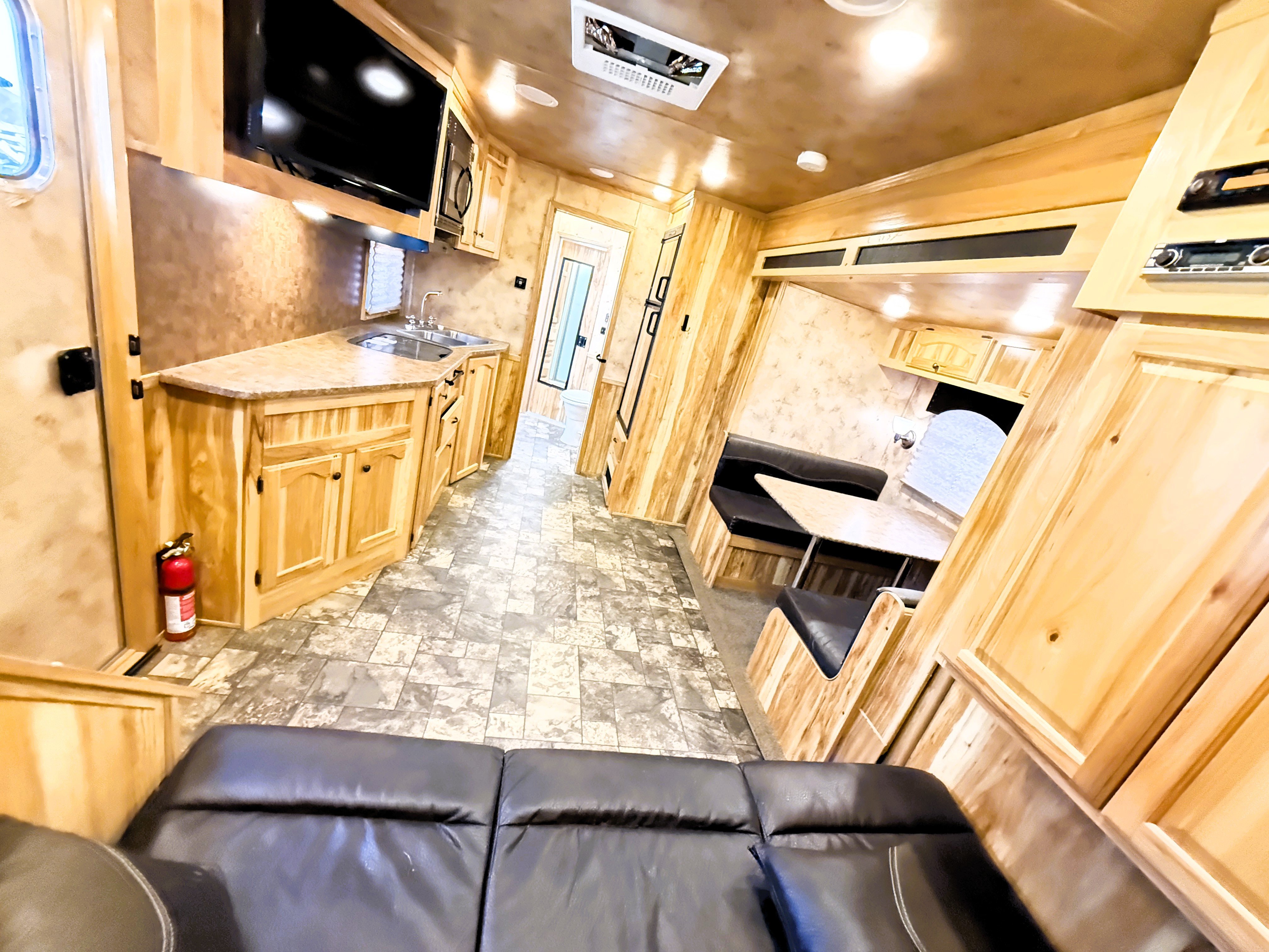 2016 Lakota C8415 Living Quarters