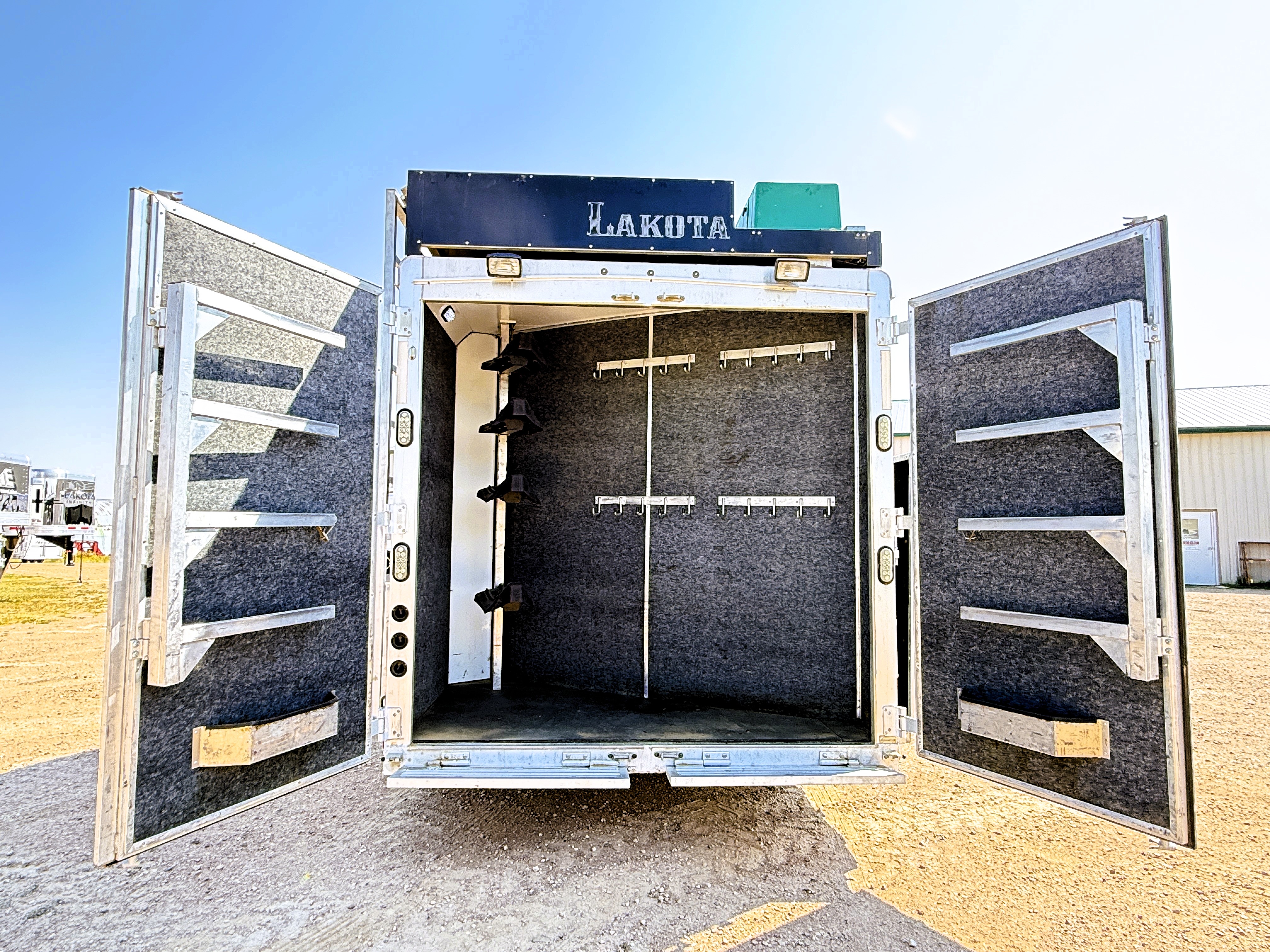 2016 Lakota C8415 Living Quarters