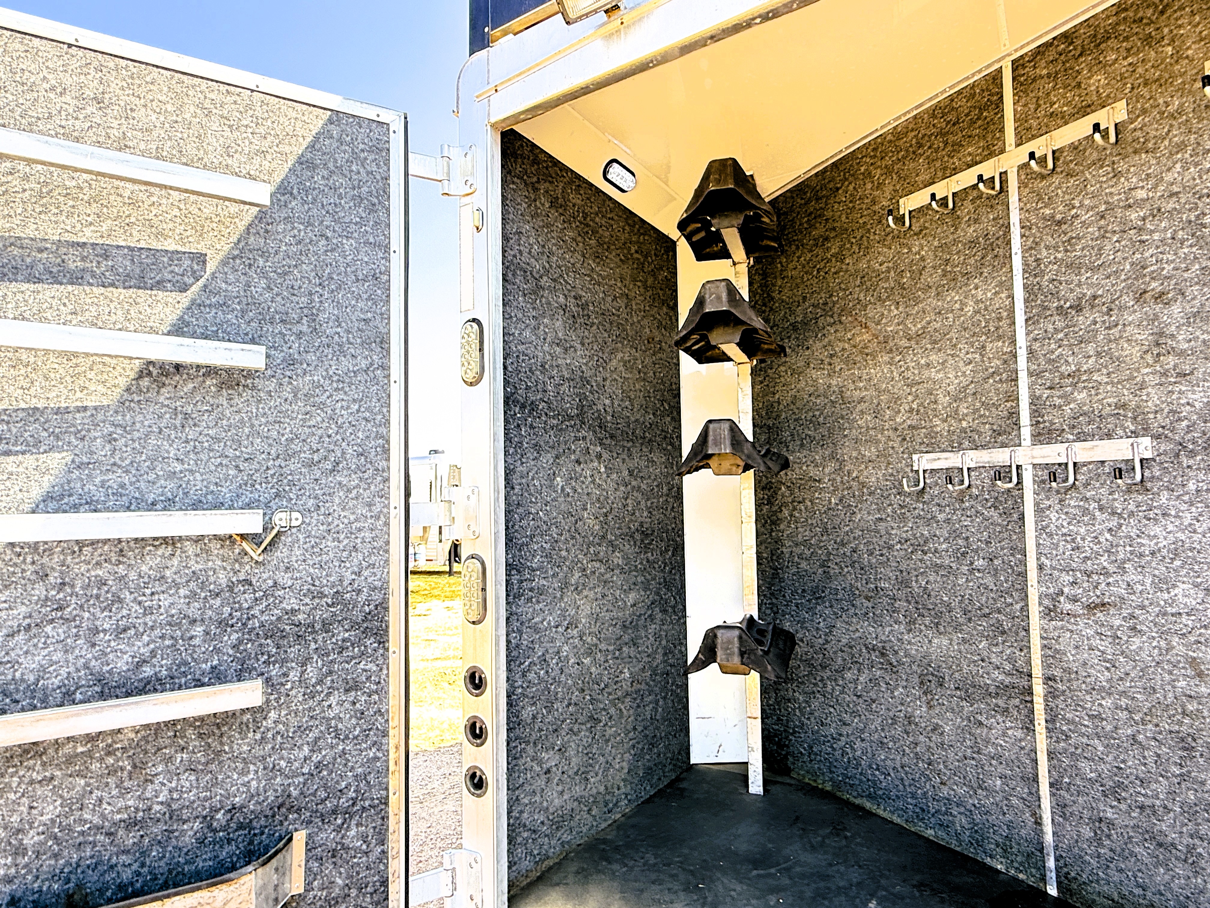 2016 Lakota C8415 Living Quarters