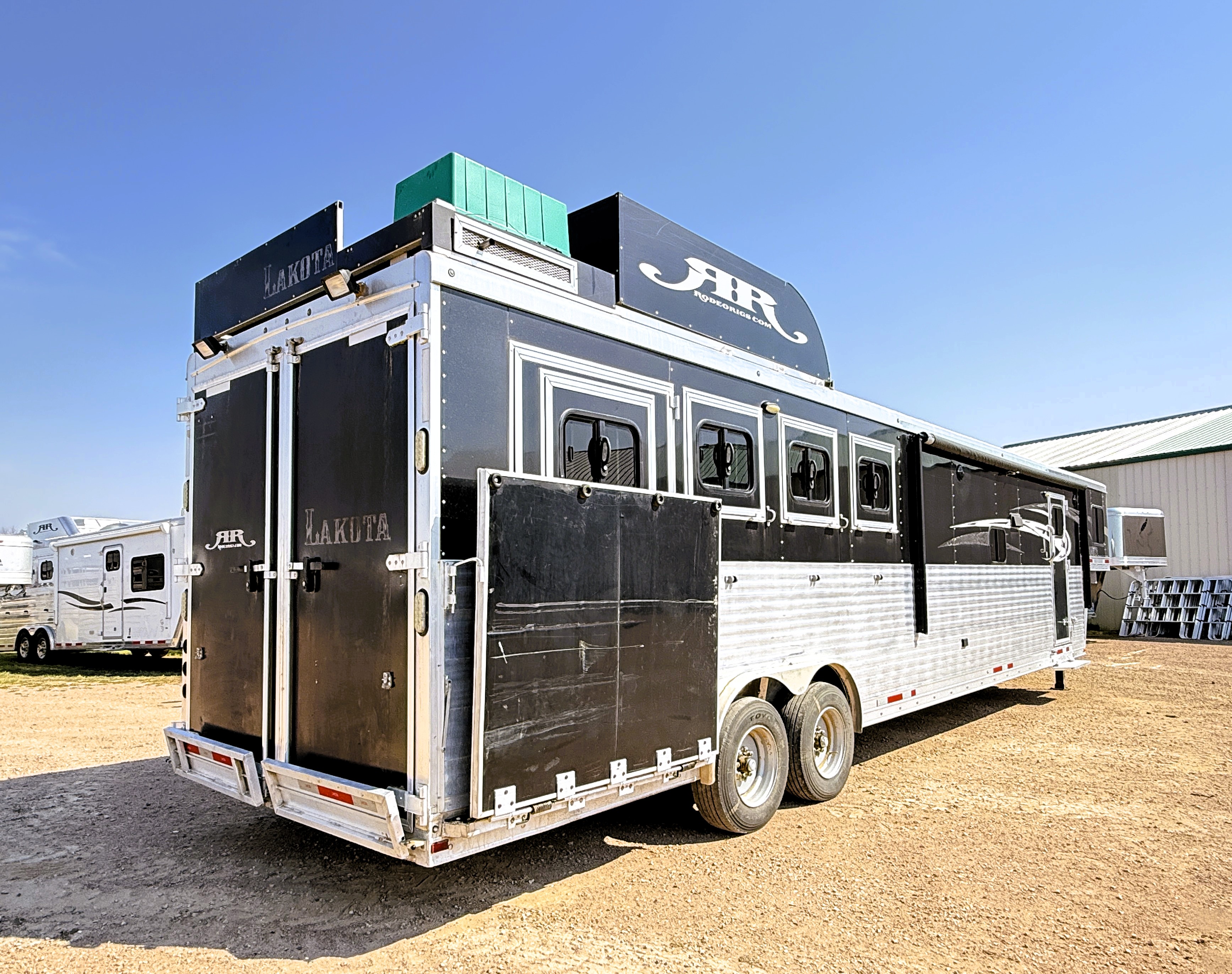 2016 Lakota C8415 Living Quarters