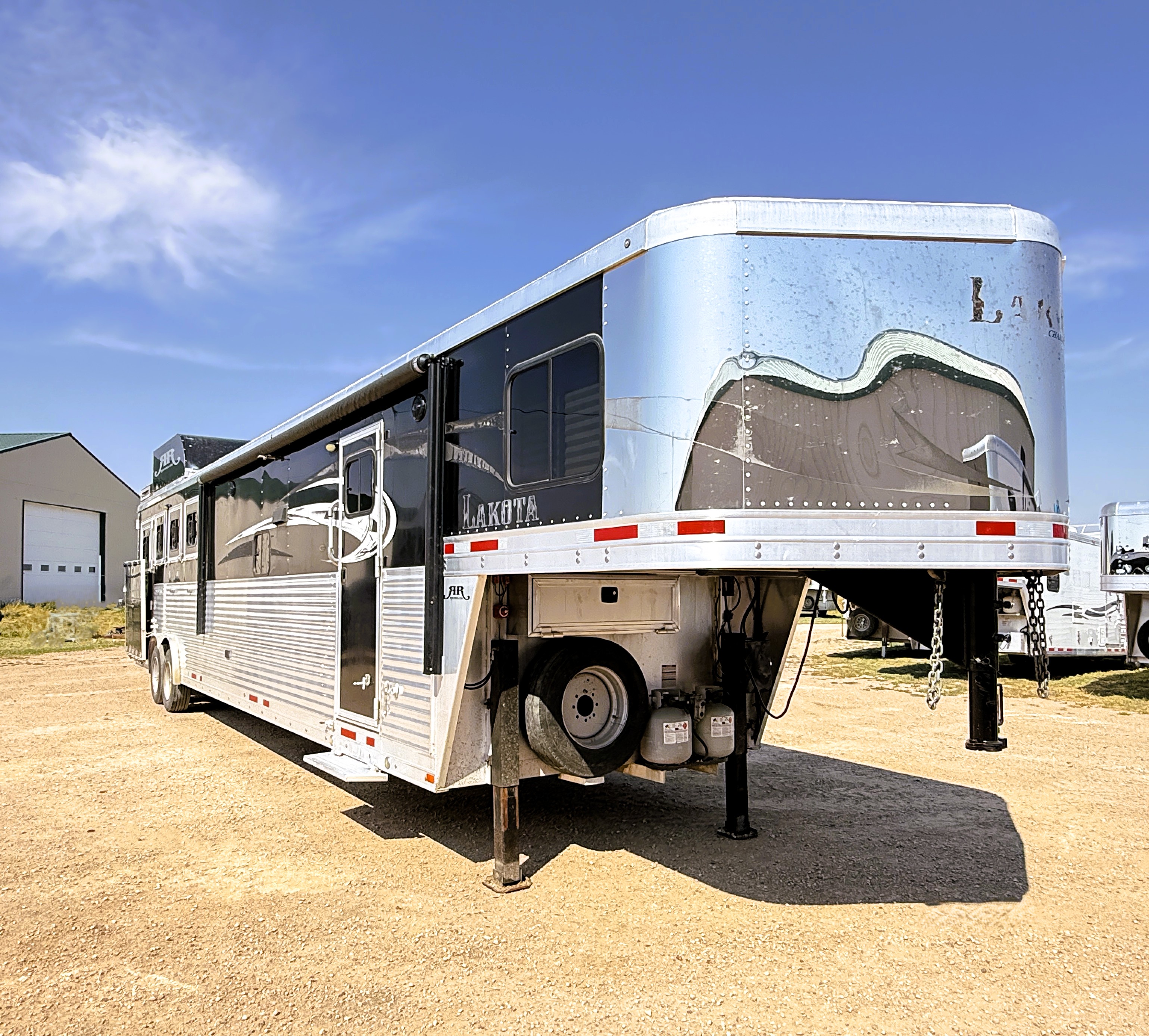 2016 Lakota C8415 Living Quarters