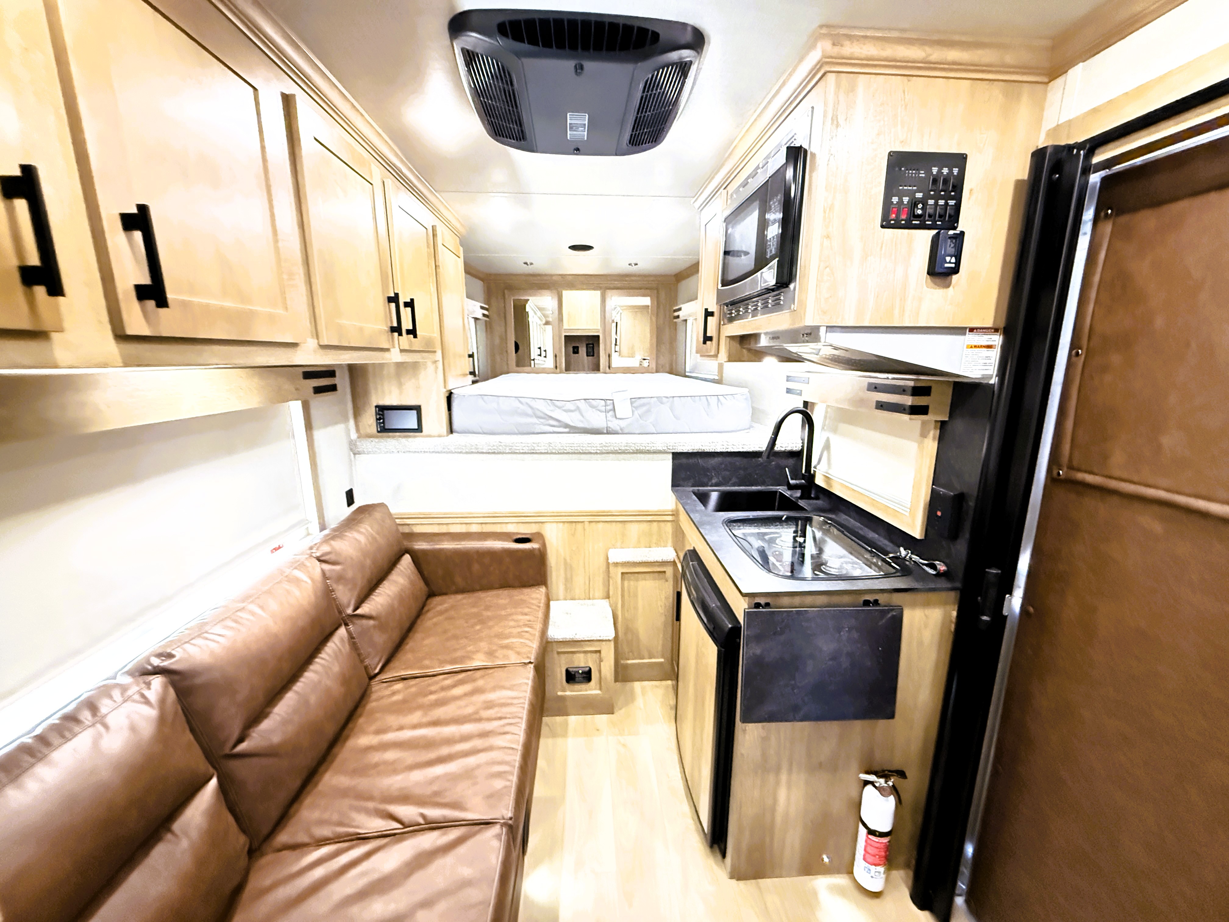 2024 Featherlite 4HLQ Living Quarters