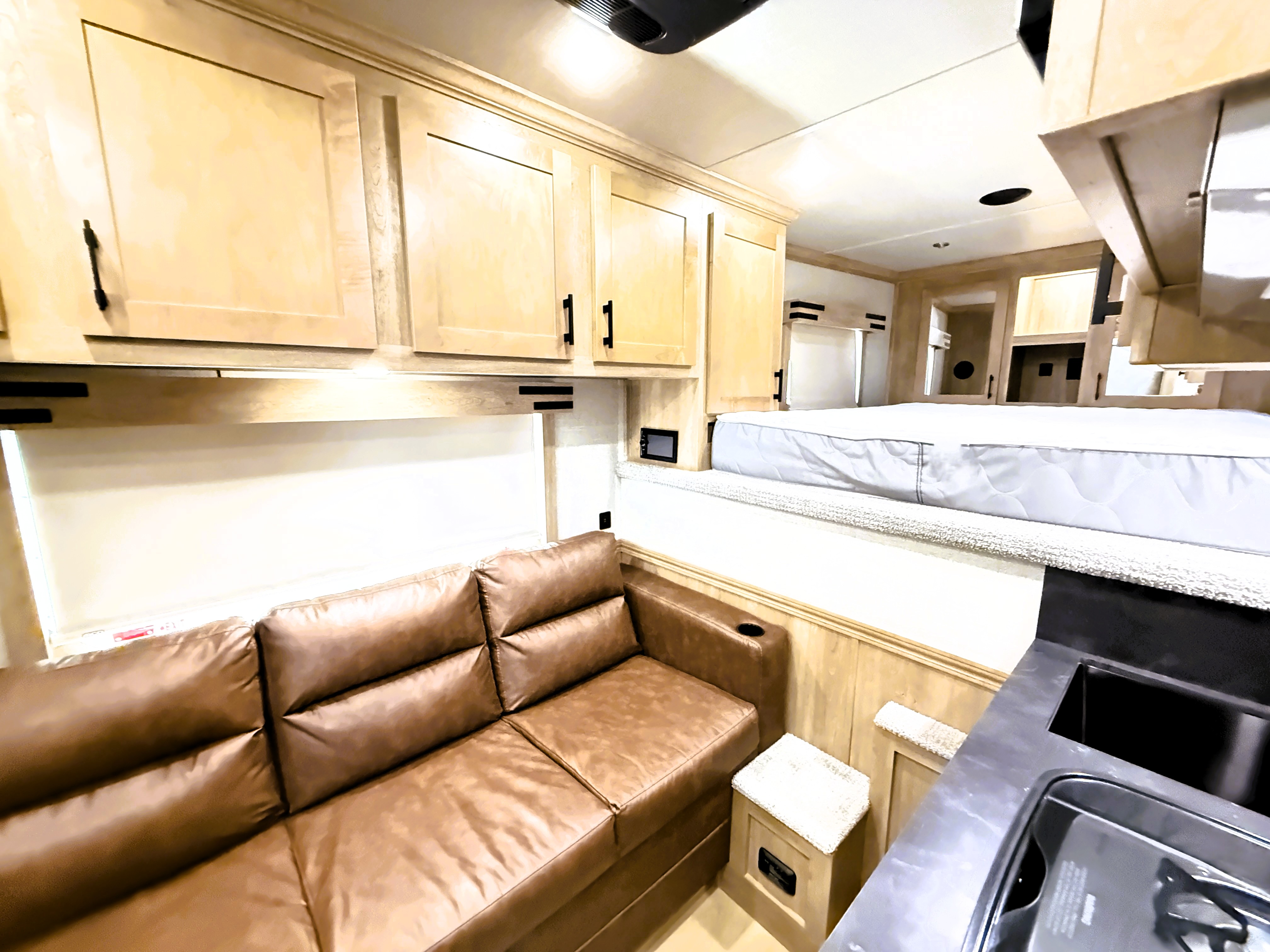 2024 Featherlite 4HLQ Living Quarters