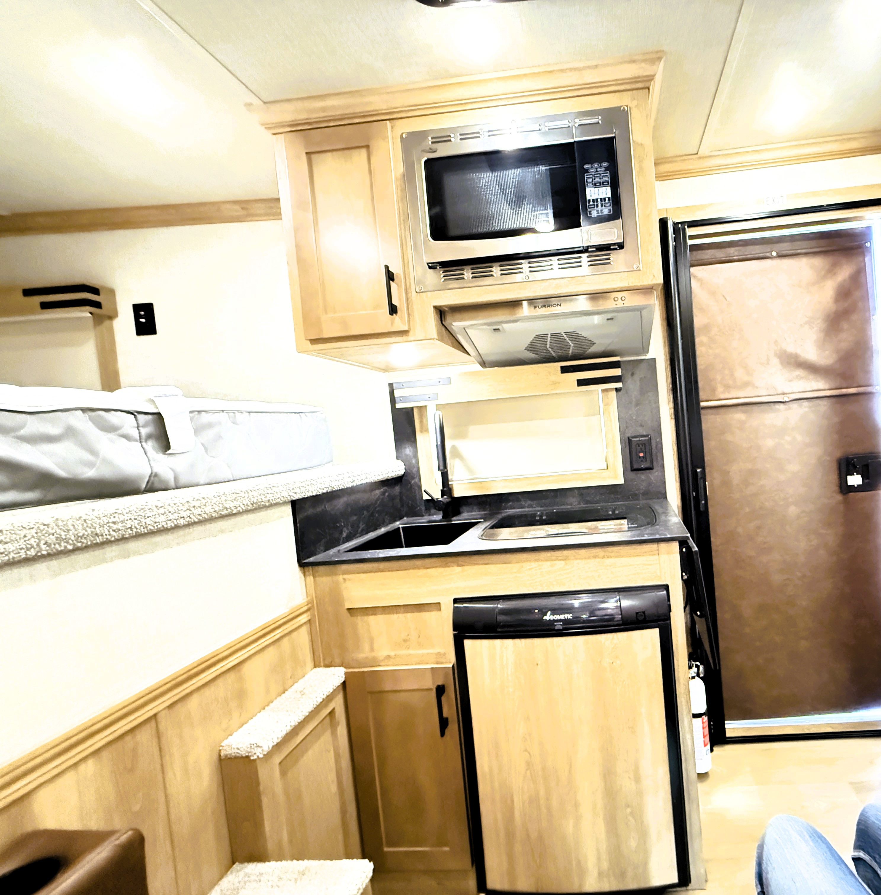 2024 Featherlite 4HLQ Living Quarters