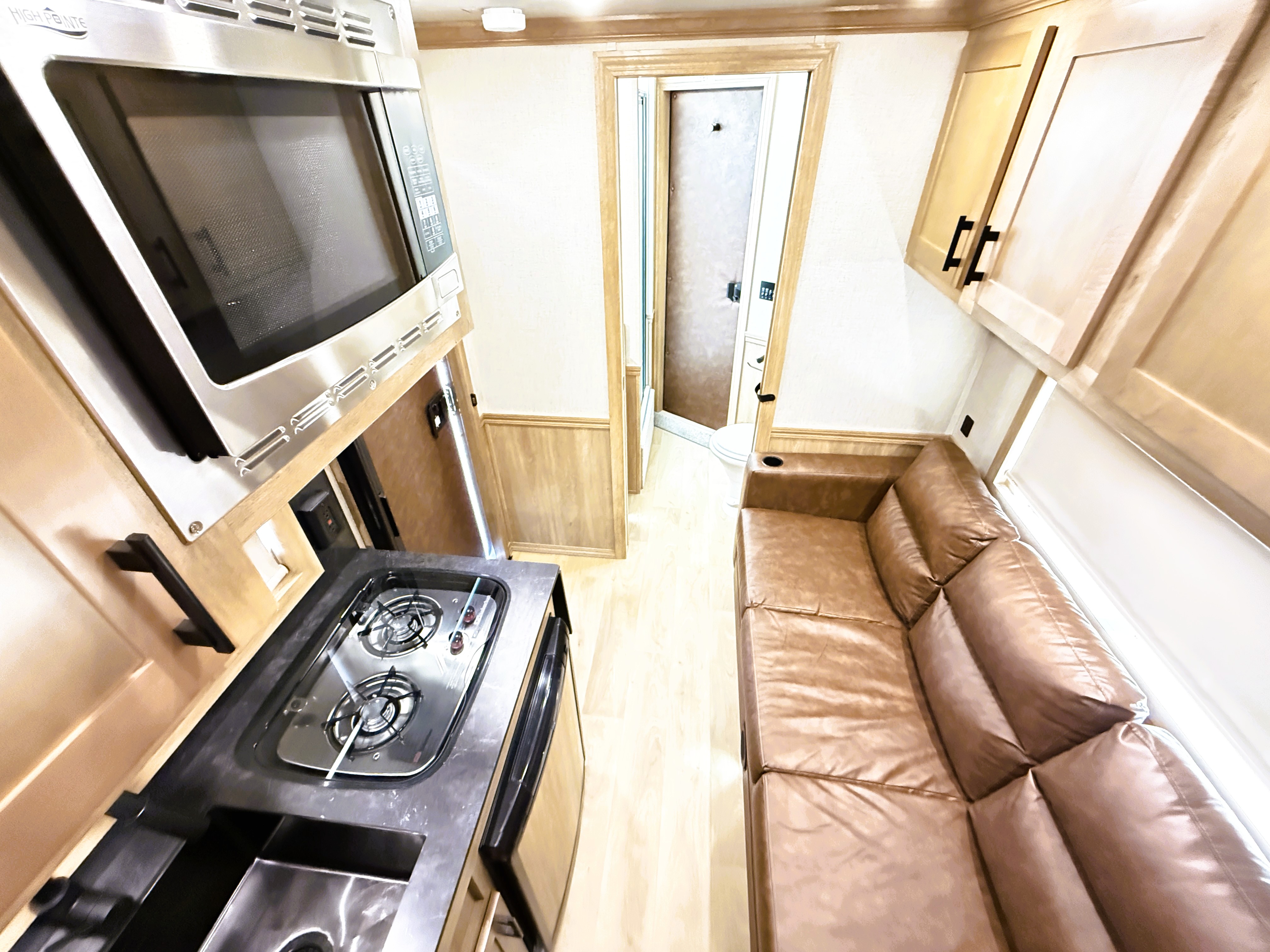 2024 Featherlite 4HLQ Living Quarters