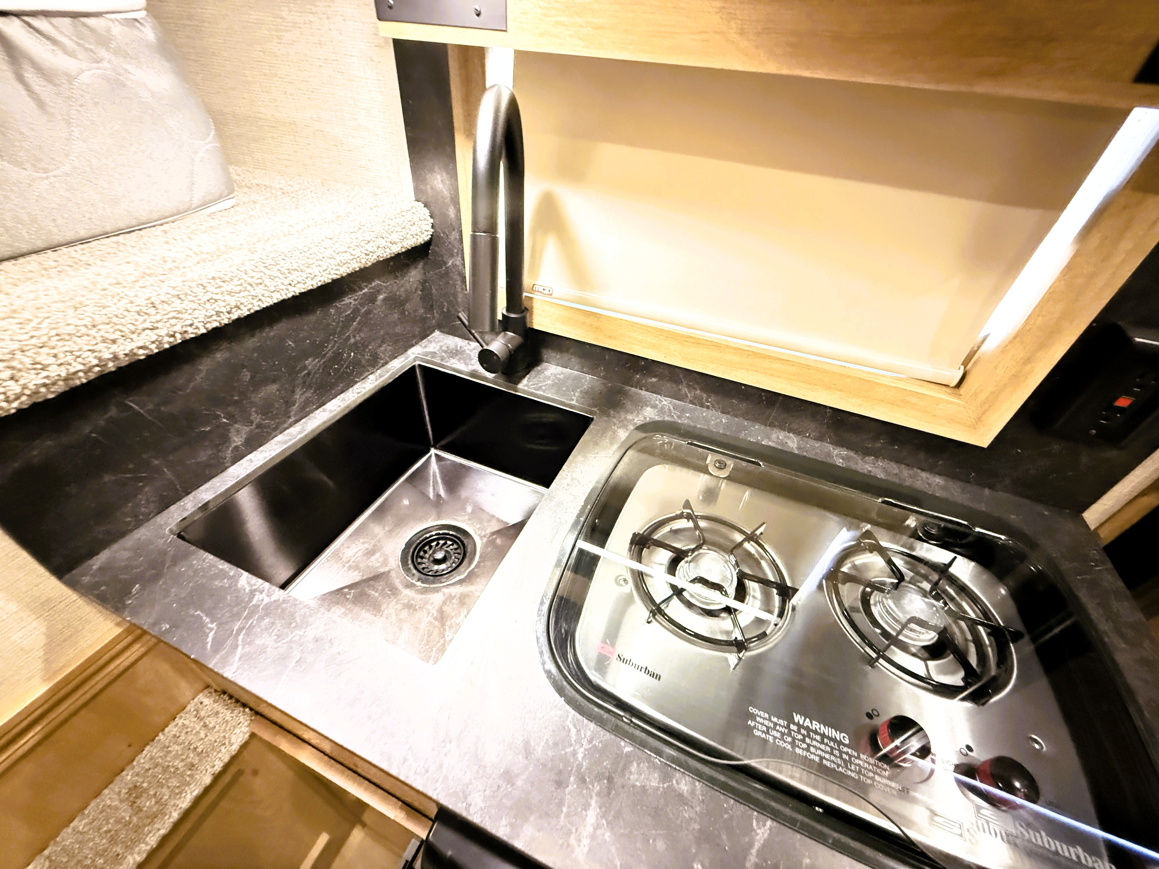 2024 Featherlite 4HLQ Living Quarters