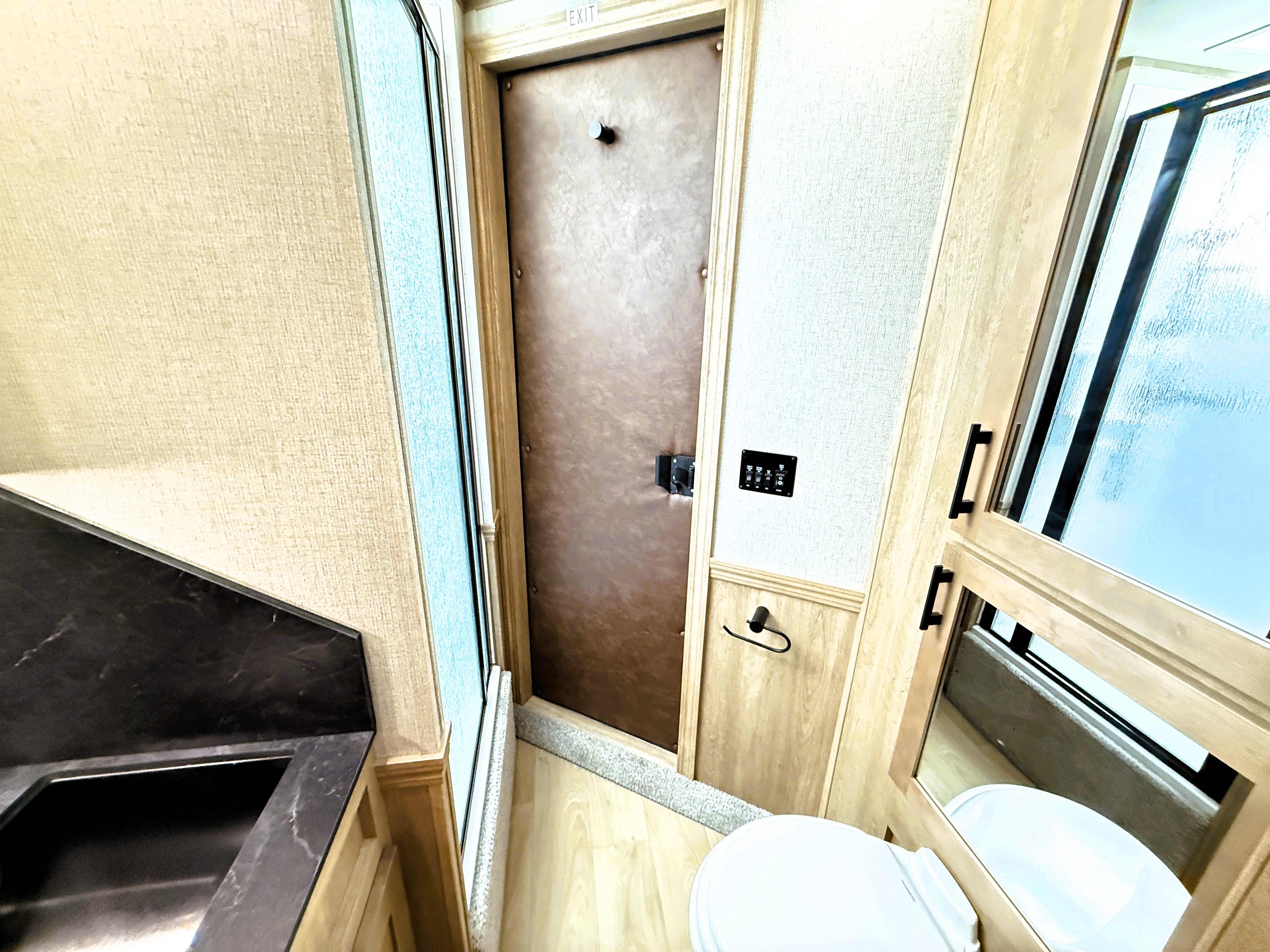 2024 Featherlite 4HLQ Living Quarters