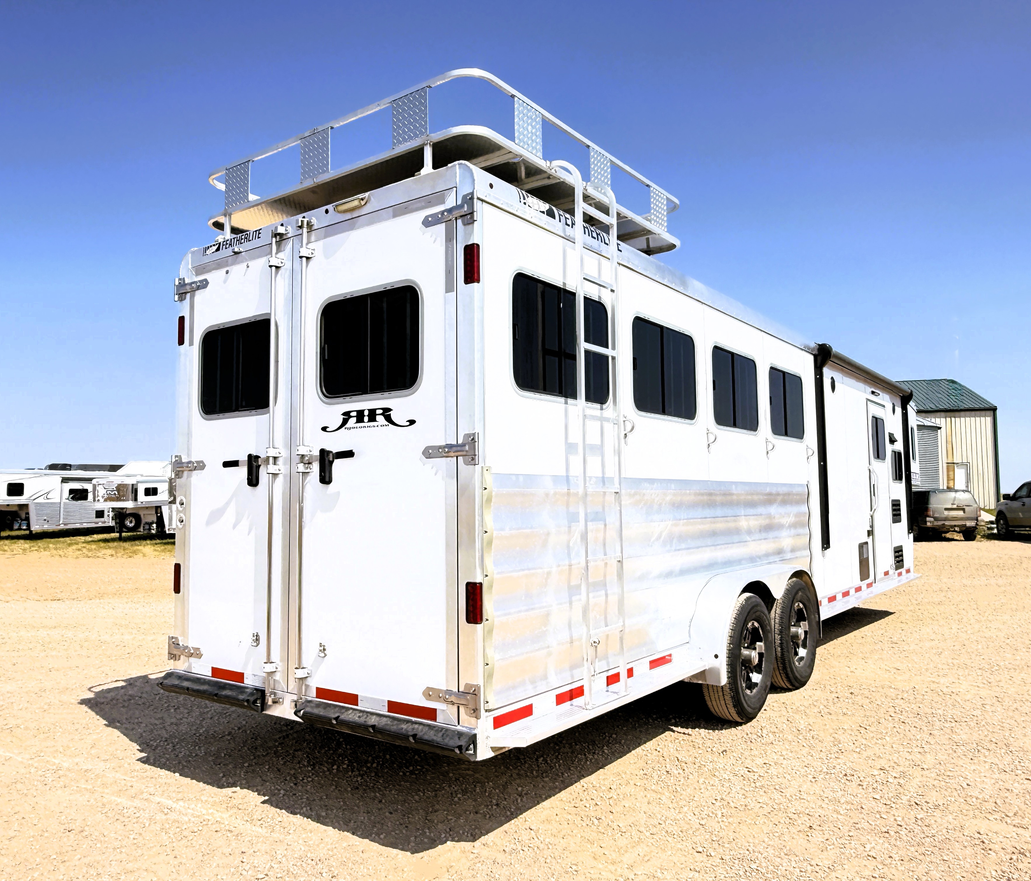 2024 Featherlite 4HLQ Living Quarters