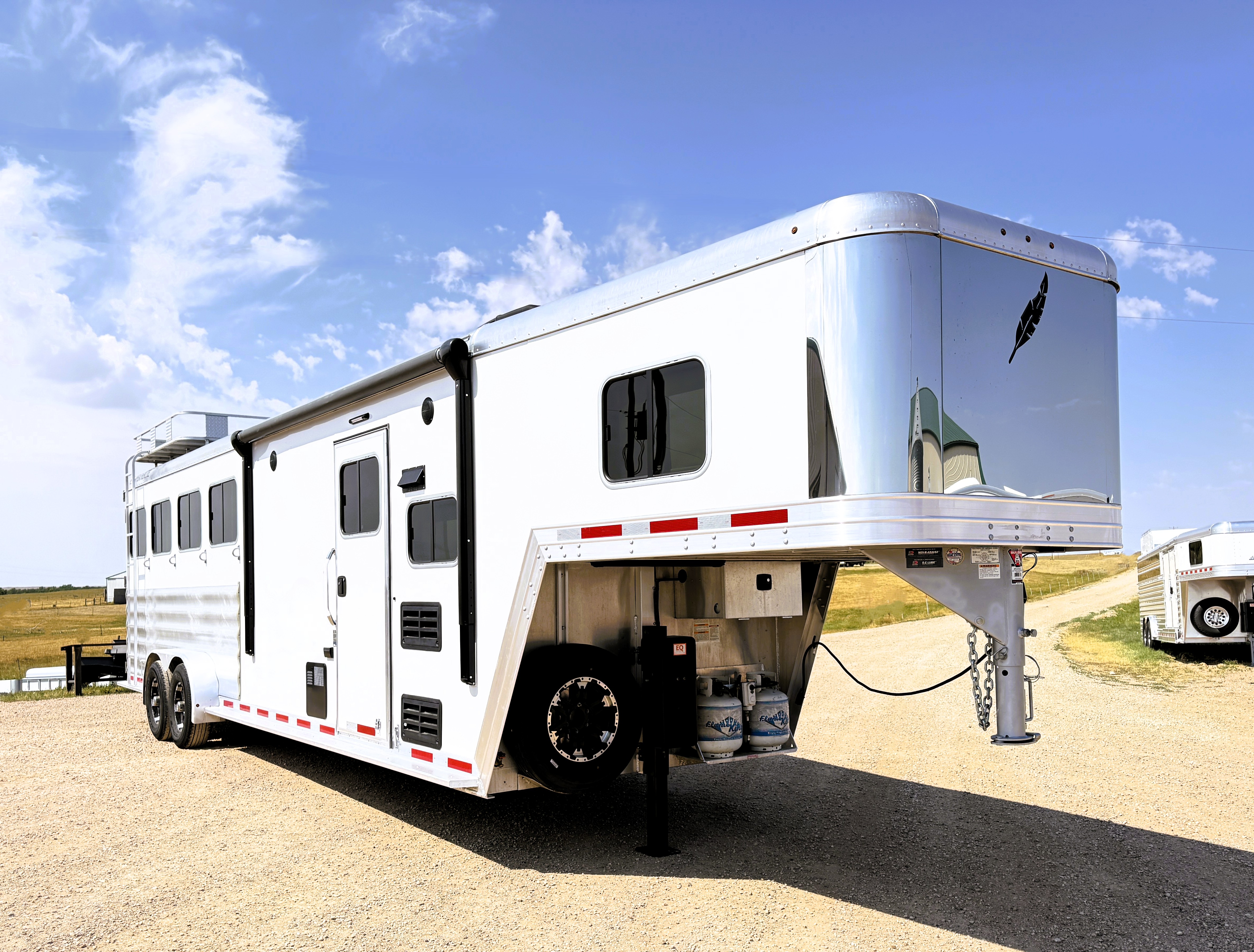 2024 Featherlite 4HLQ Living Quarters
