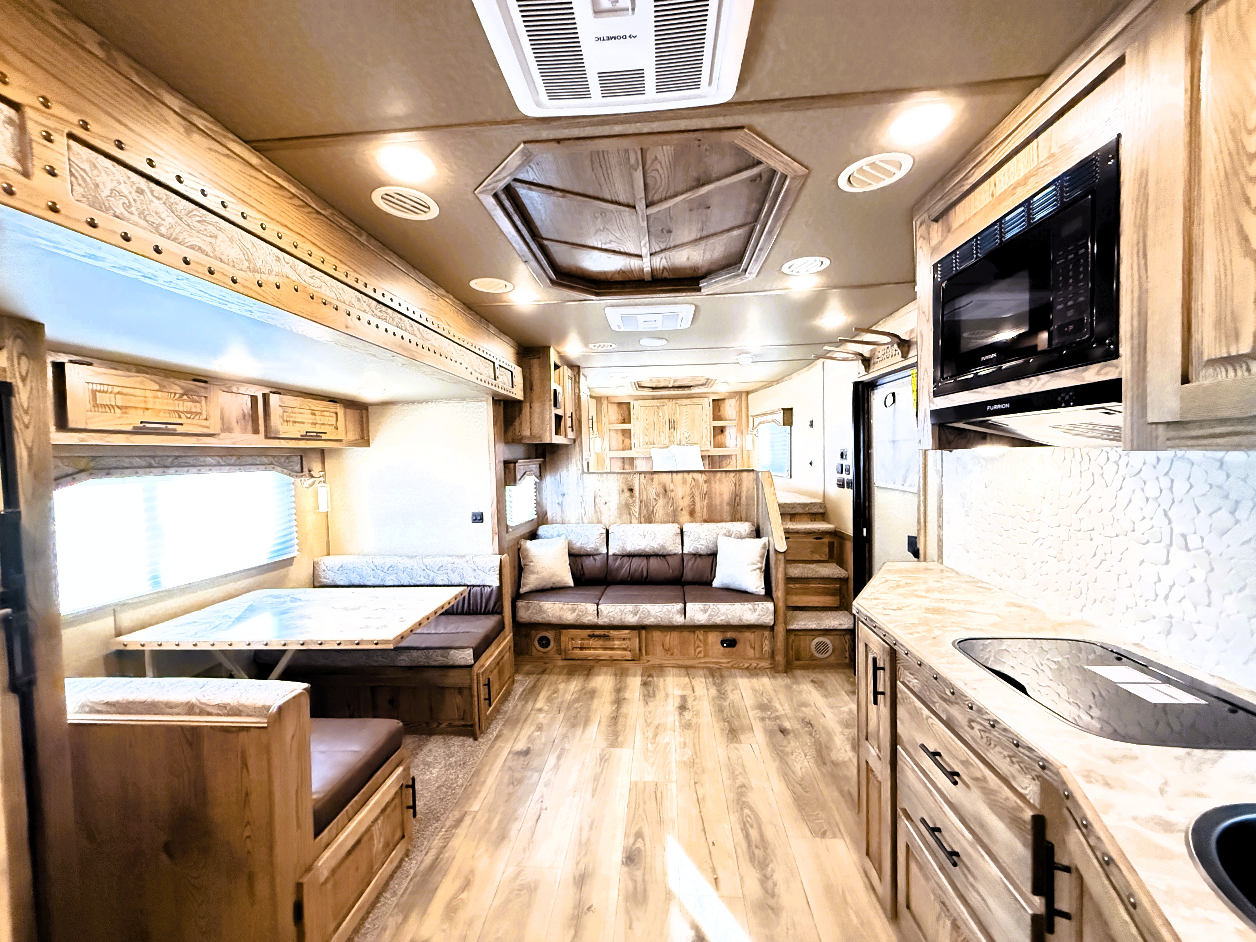 2027 Lakota IN8616SRT Living Quarters