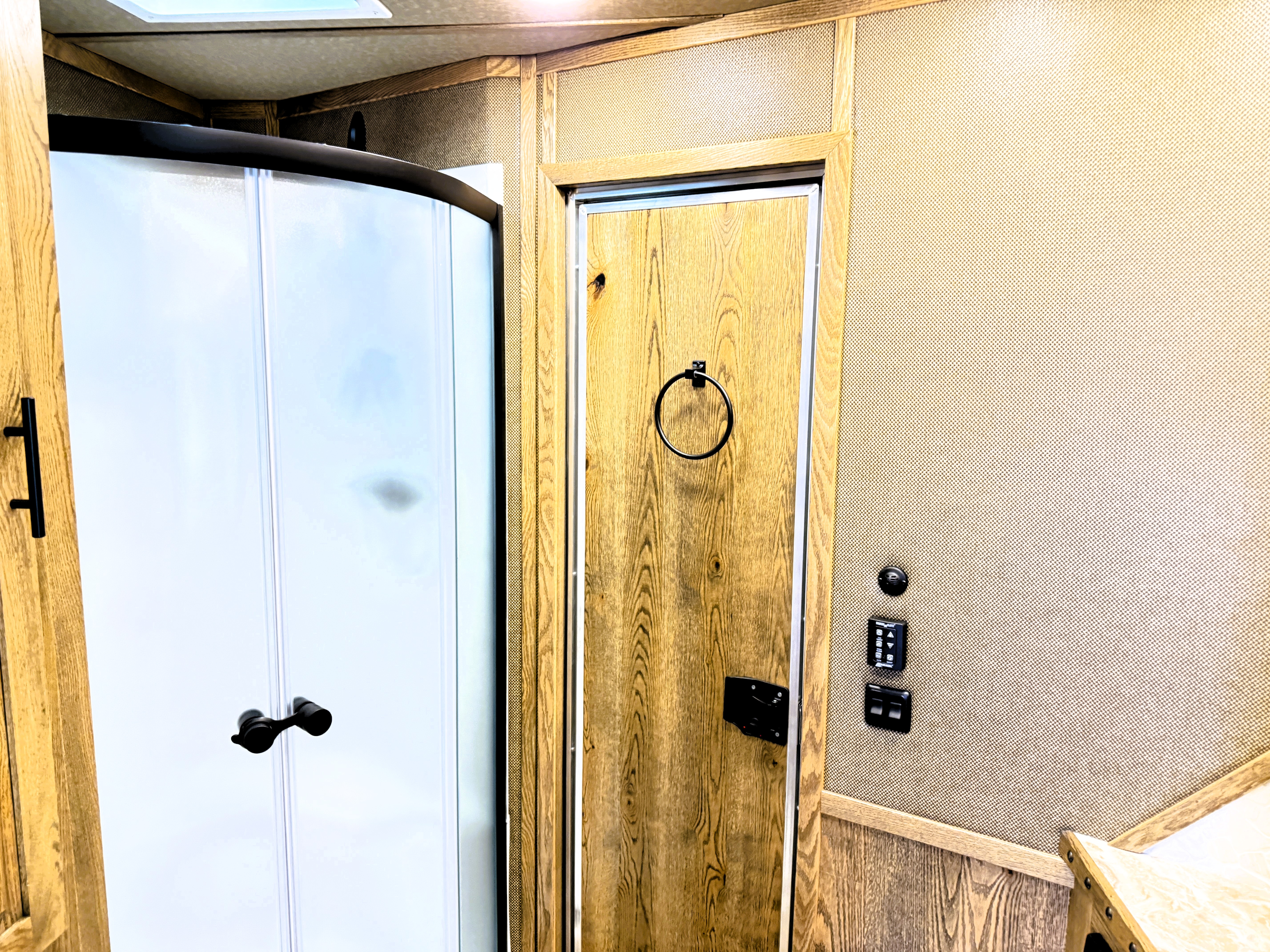 2027 Lakota IN8616SRT Living Quarters