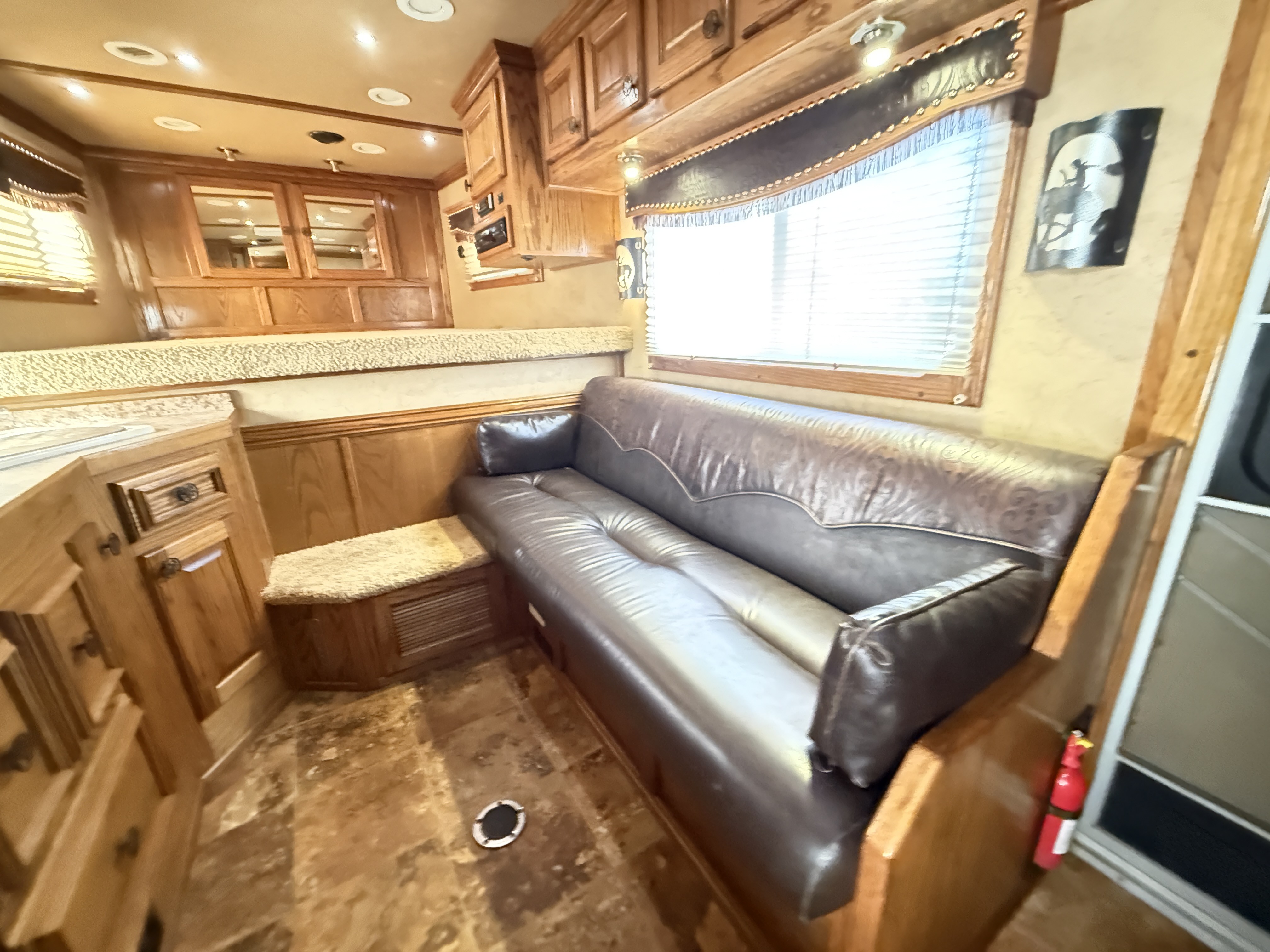 2008 Platinum 5HLQ Living Quarters