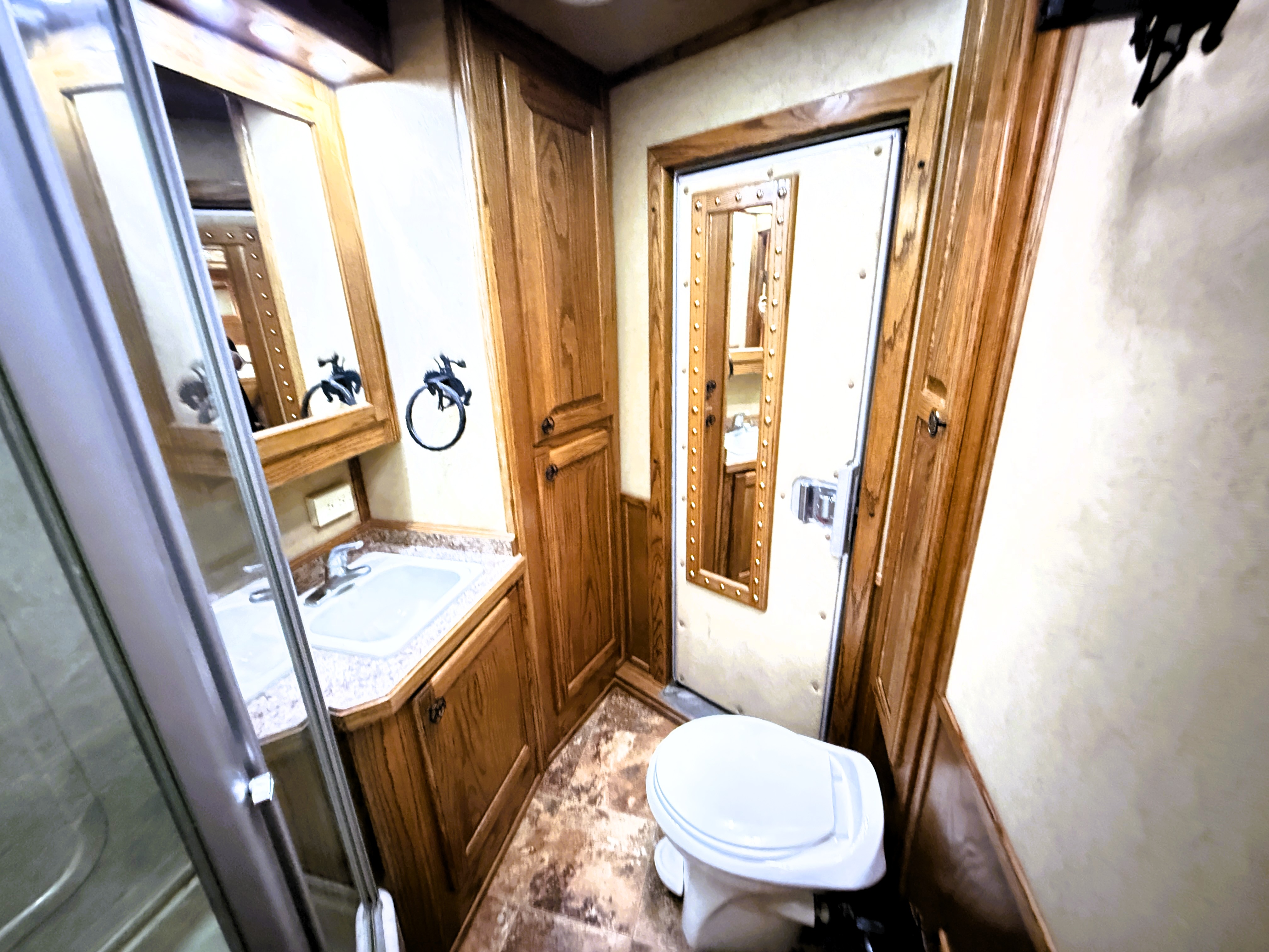 2008 Platinum 5HLQ Living Quarters