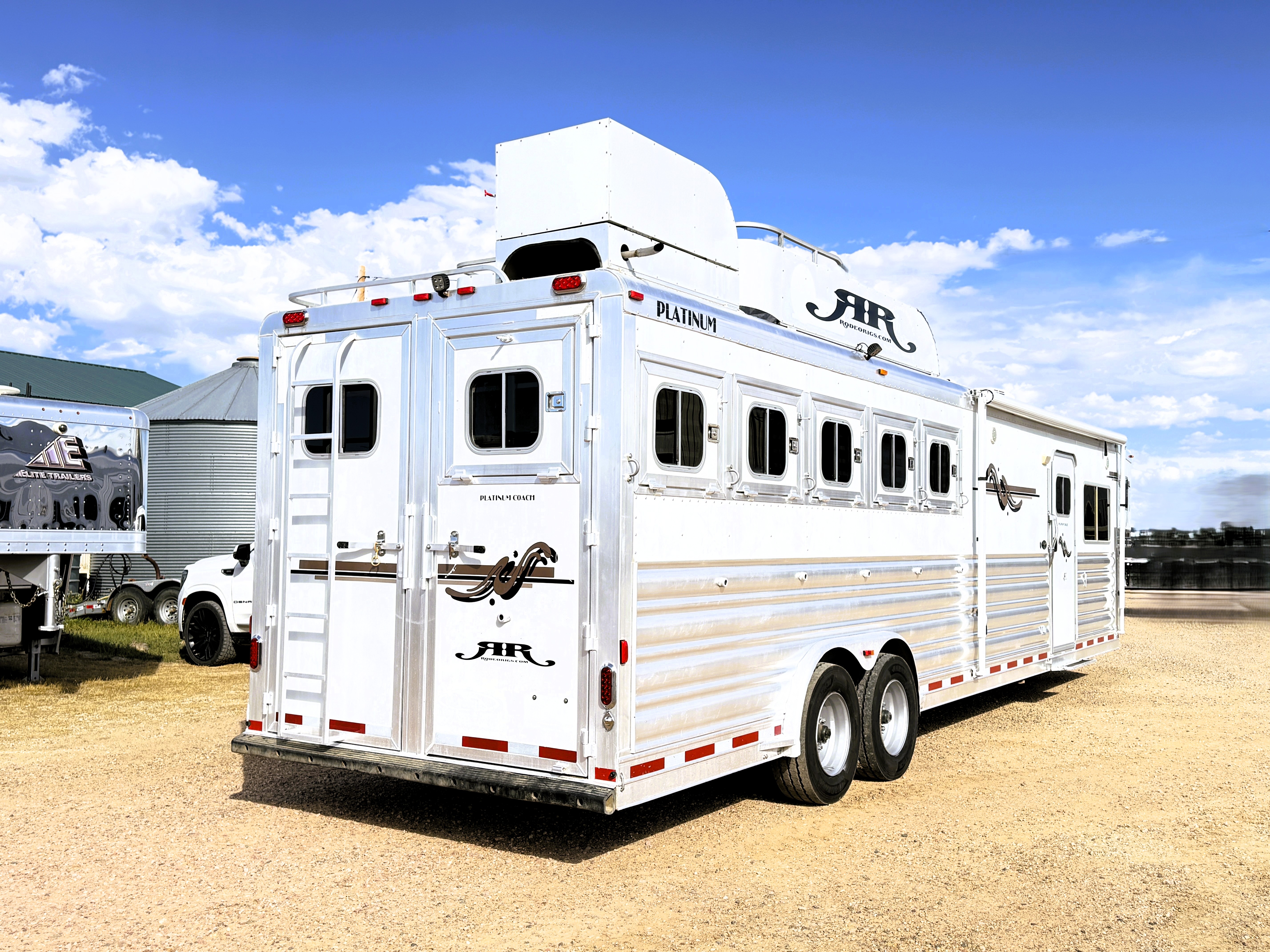 2008 Platinum 5HLQ Living Quarters