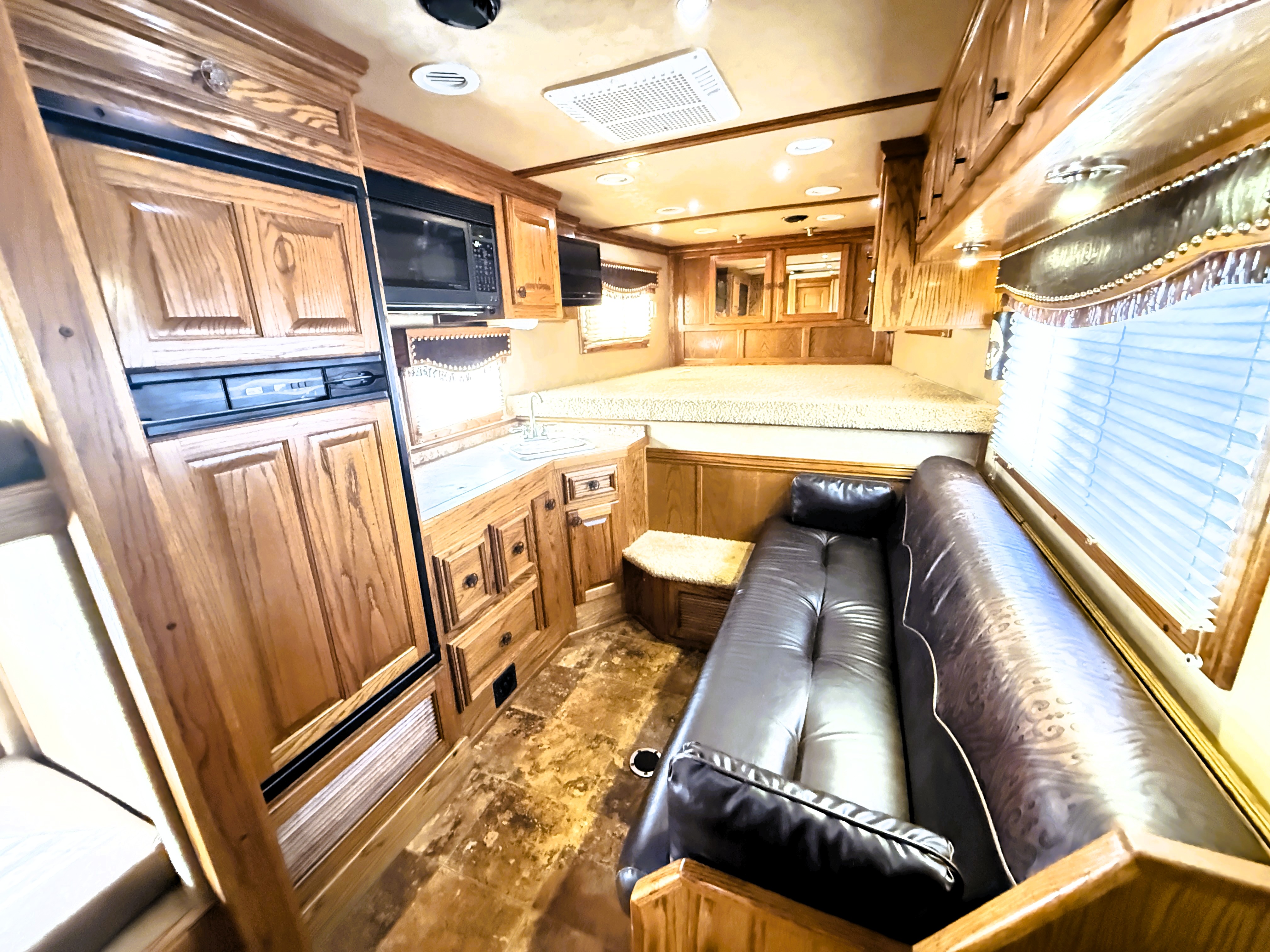 2008 Platinum 5HLQ Living Quarters