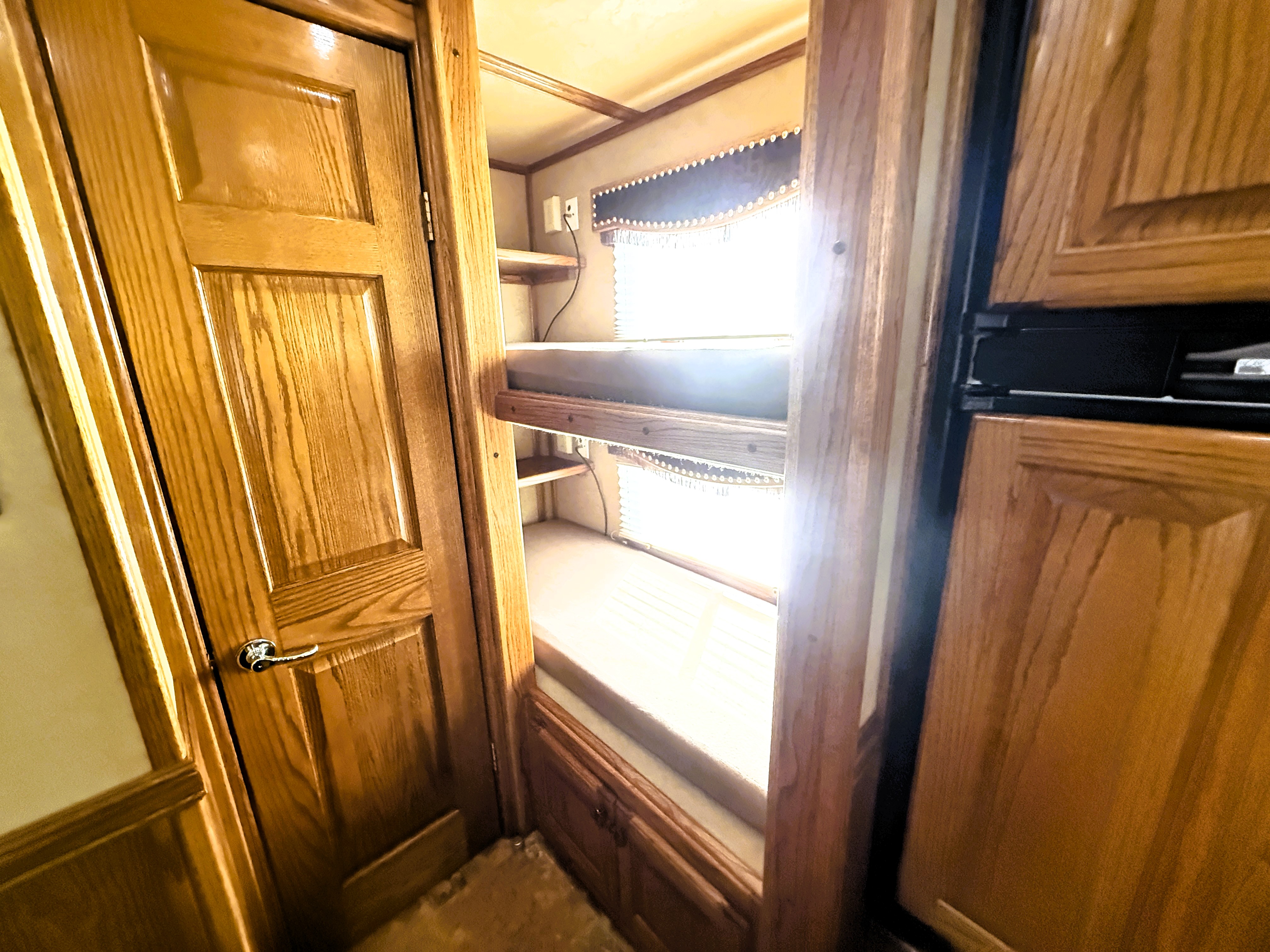 2008 Platinum 5HLQ Living Quarters