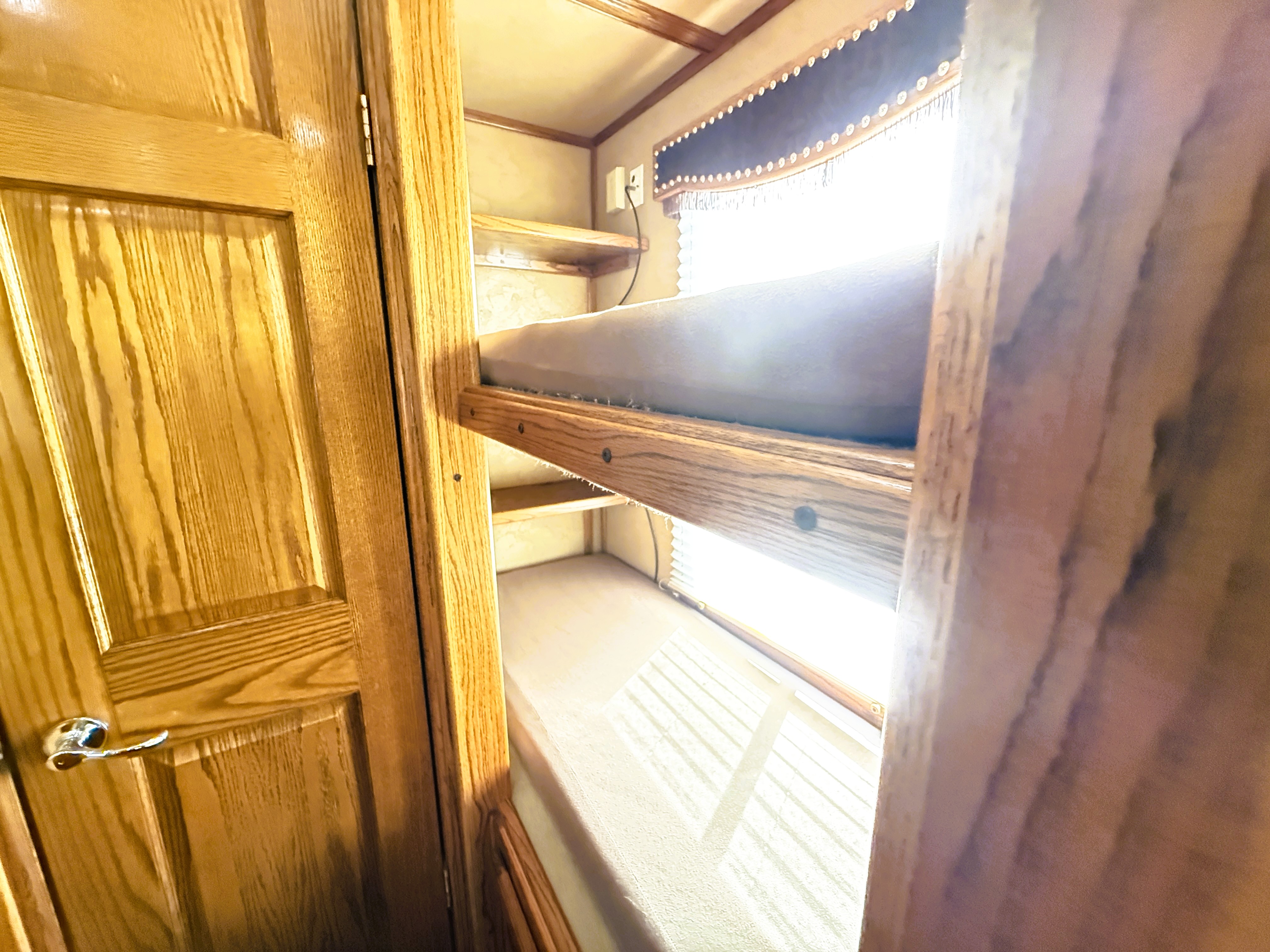 2008 Platinum 5HLQ Living Quarters