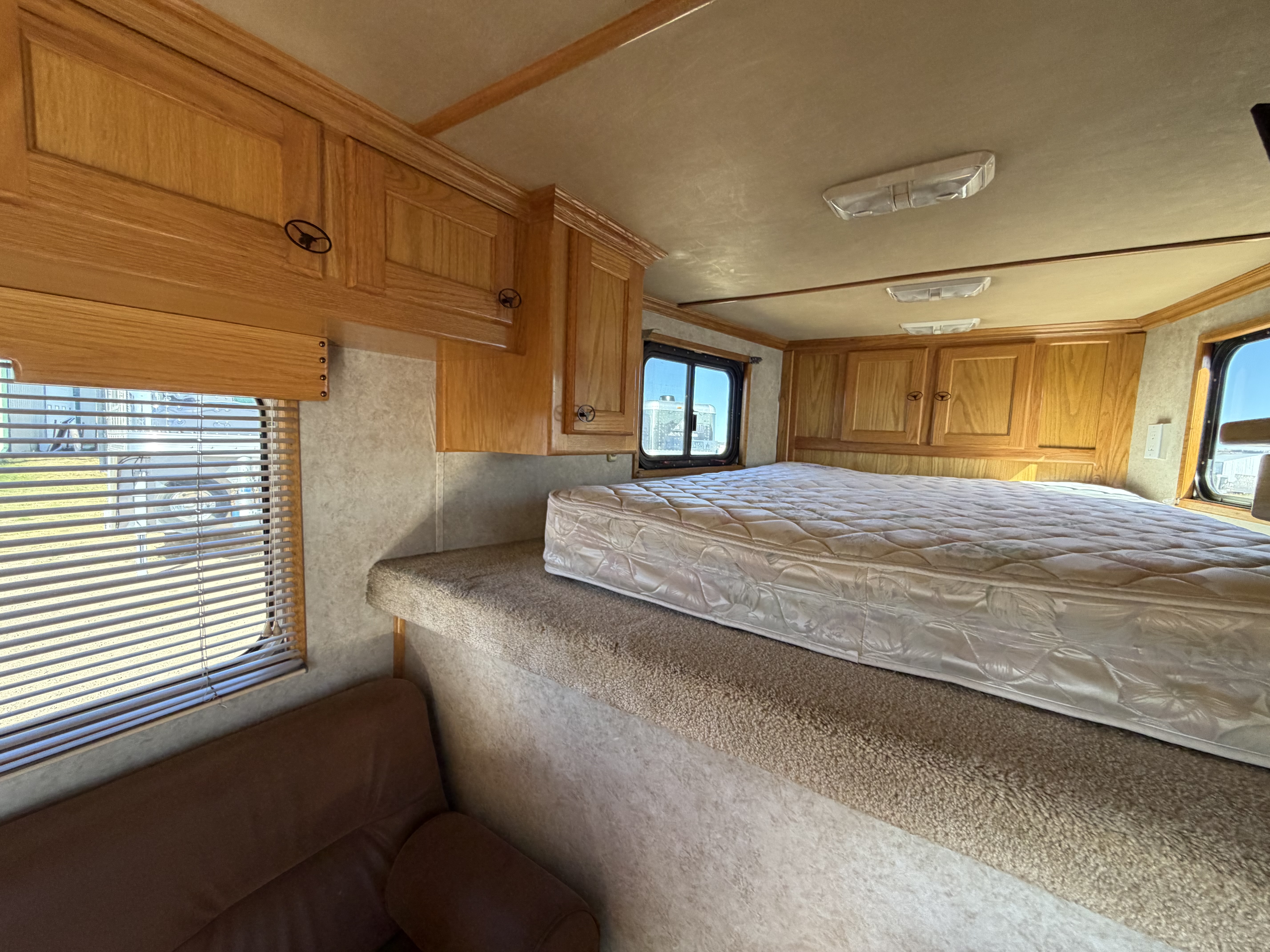 2003 Hart 4HLQ Living Quarters
