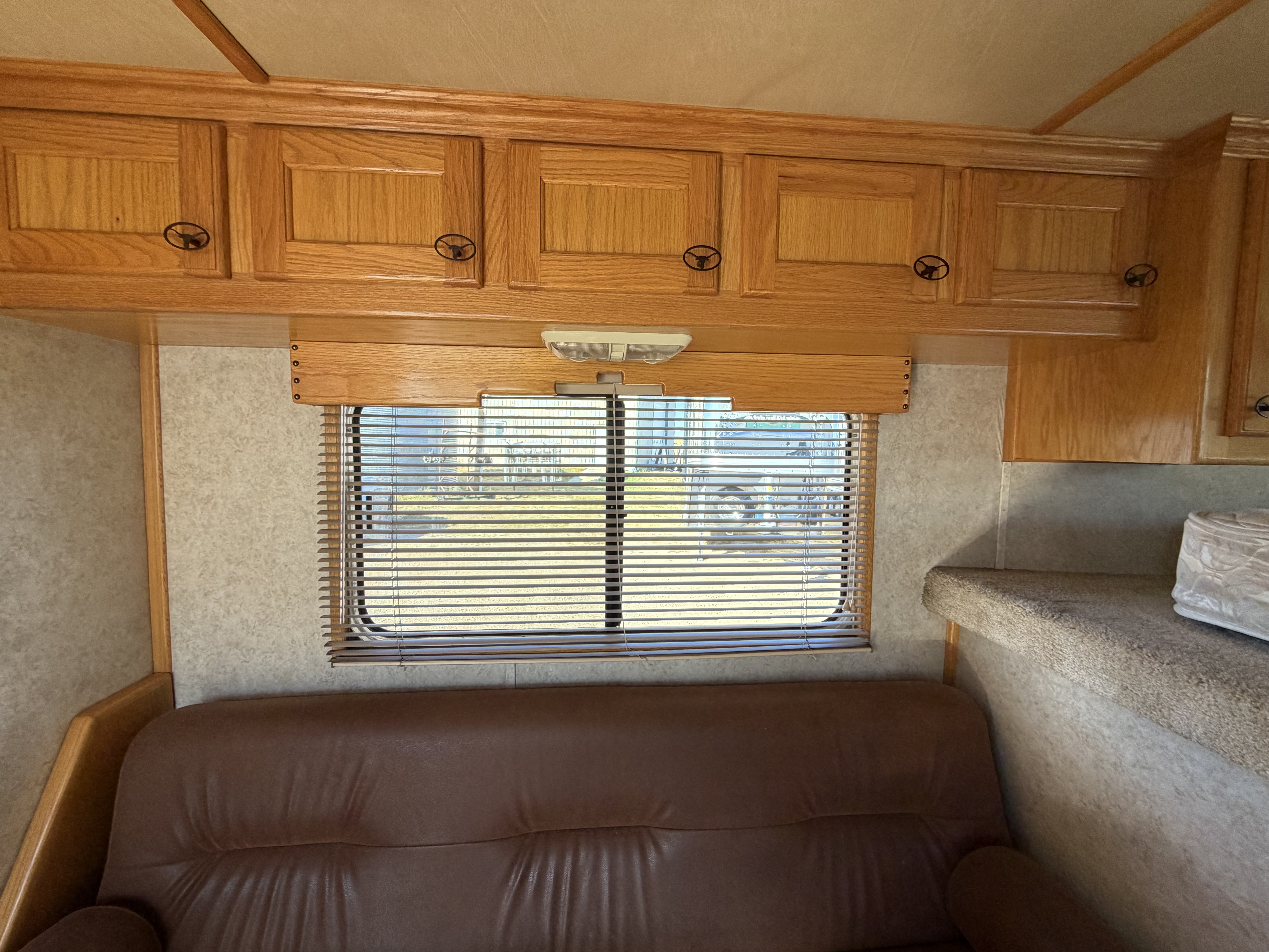 2003 Hart 4HLQ Living Quarters