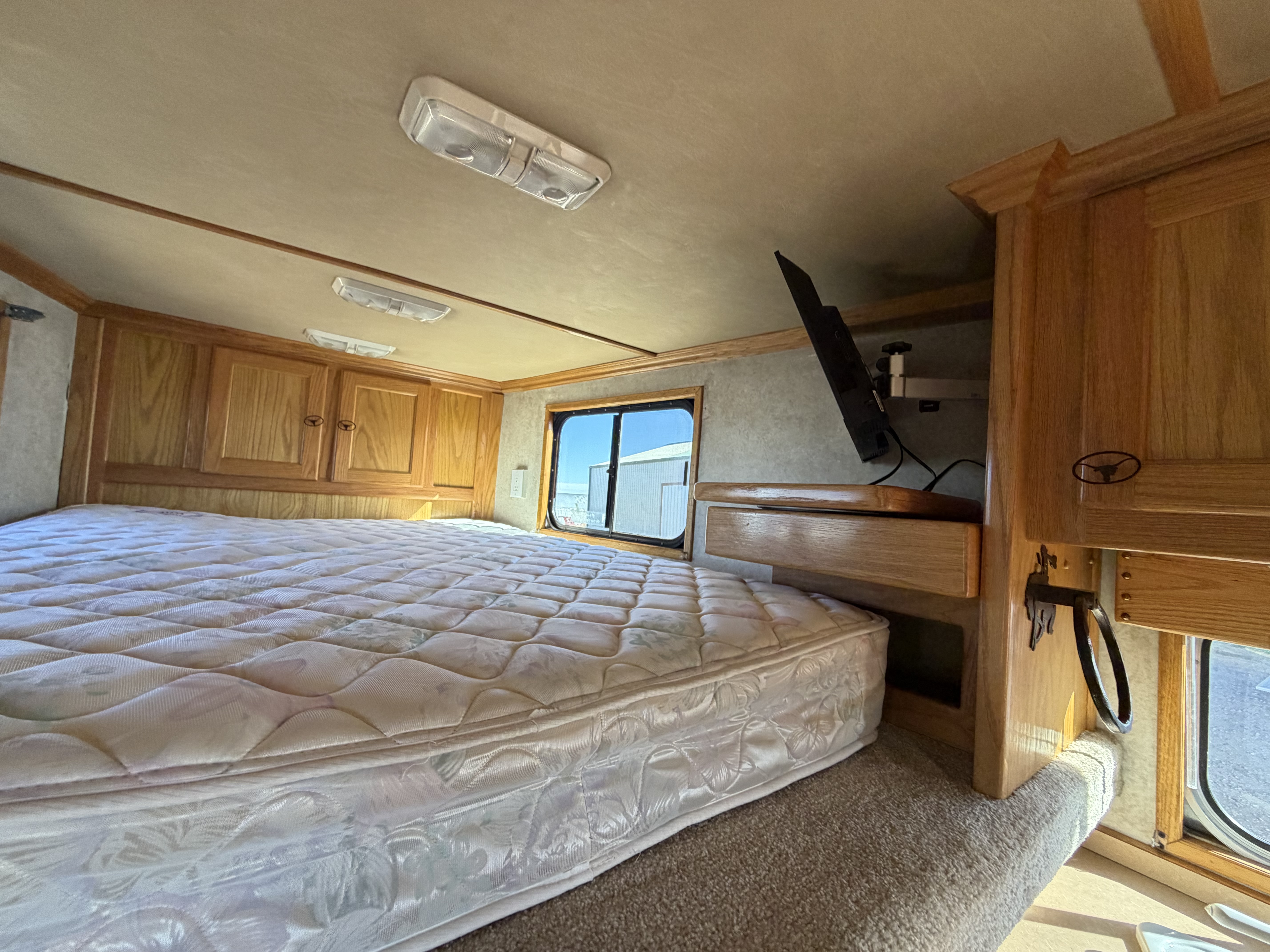 2003 Hart 4HLQ Living Quarters