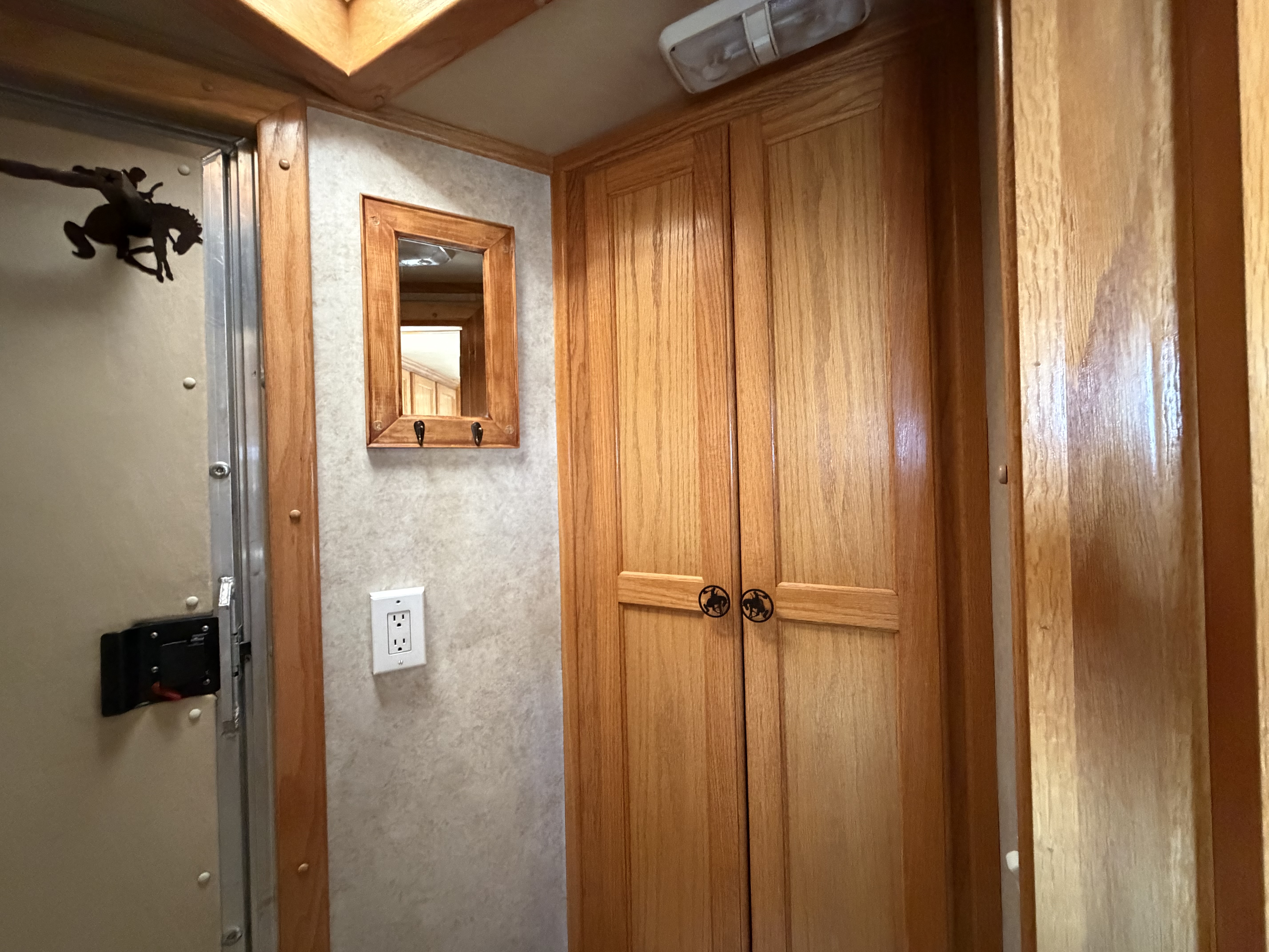 2003 Hart 4HLQ Living Quarters
