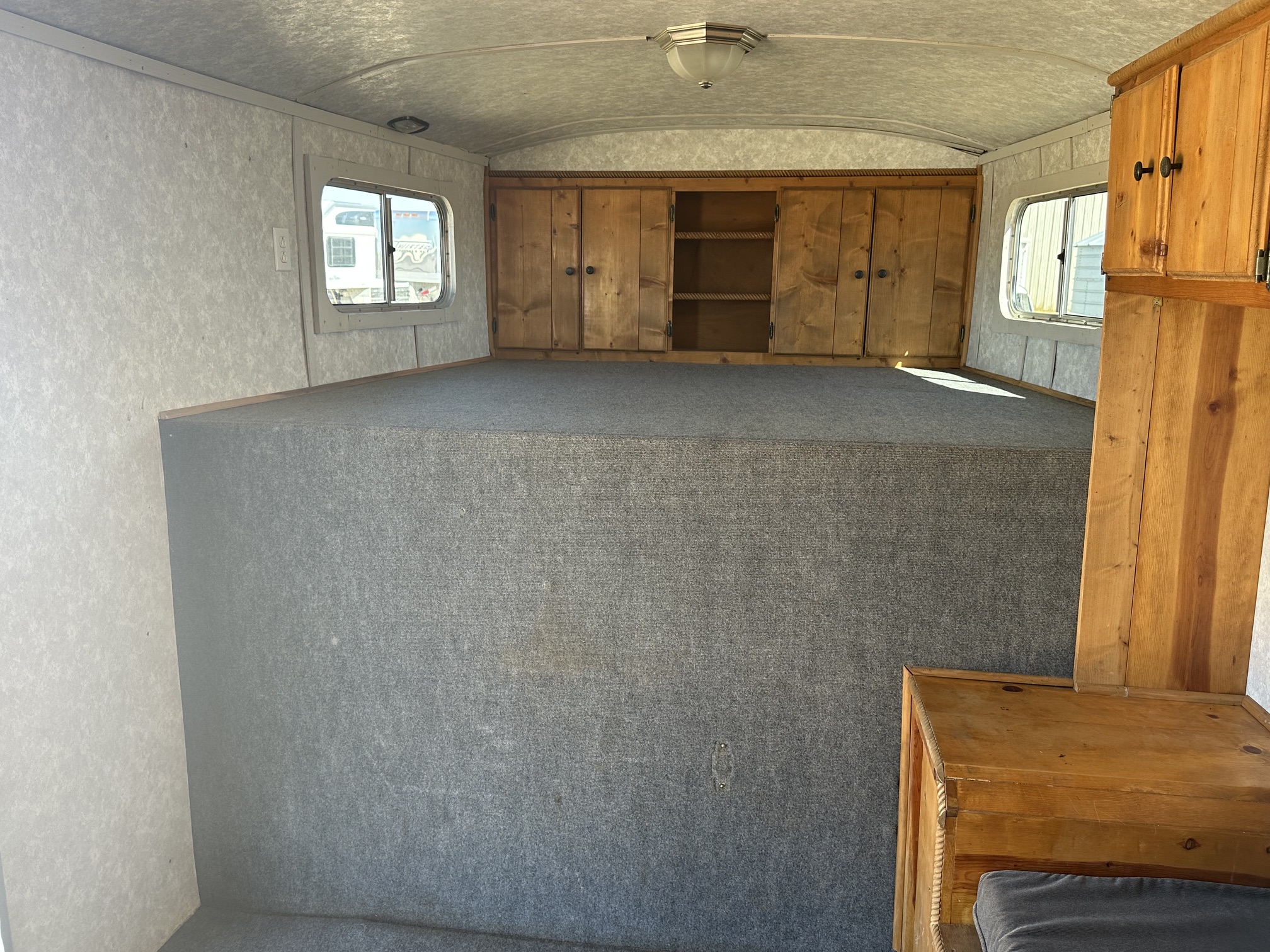 2005 Platinum 6H Horse Trailer