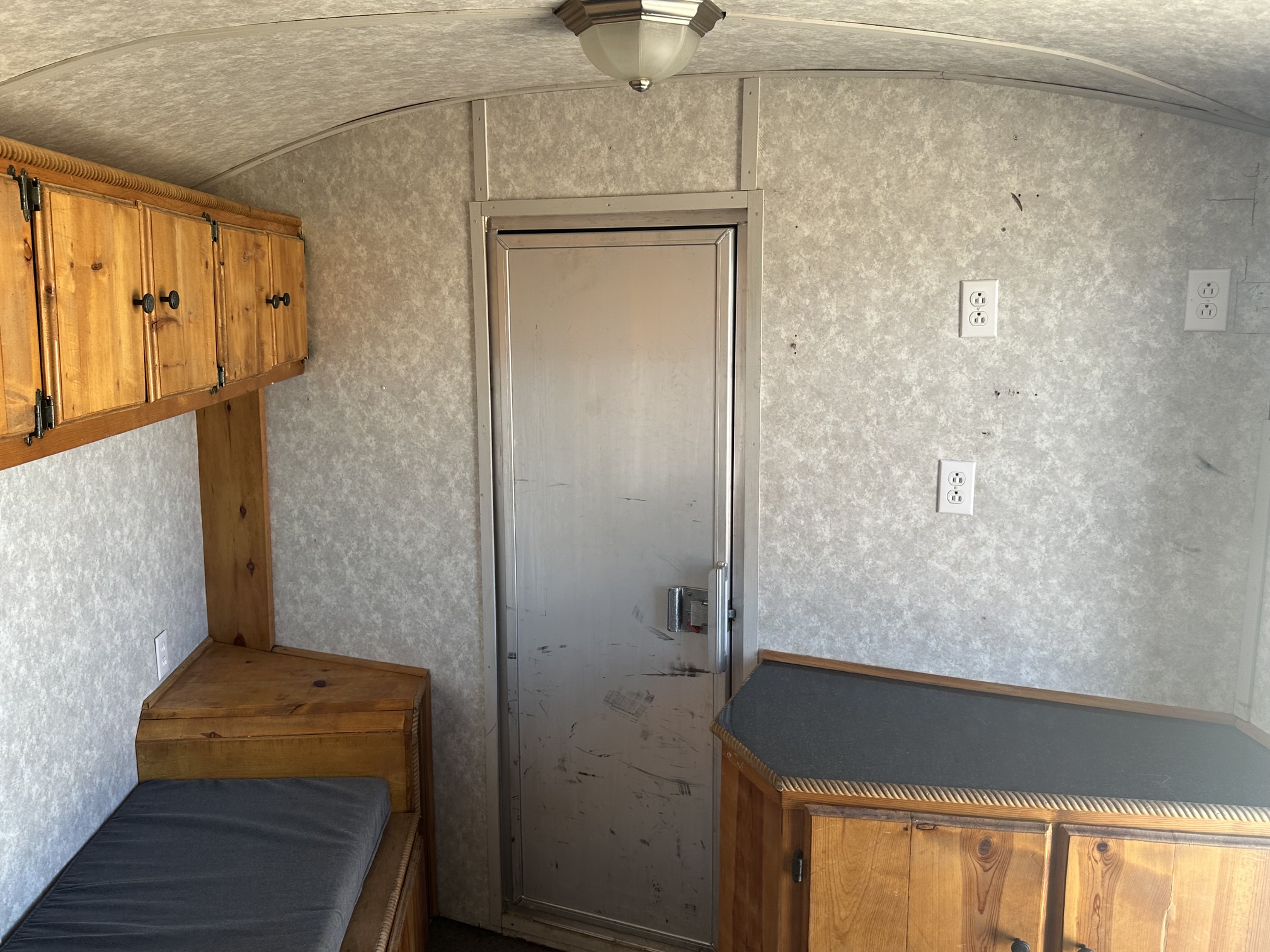 2005 Platinum 6H Horse Trailer