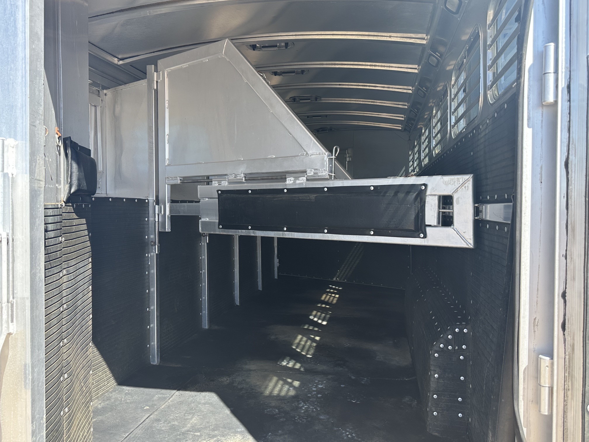 2005 Platinum 6H Horse Trailer