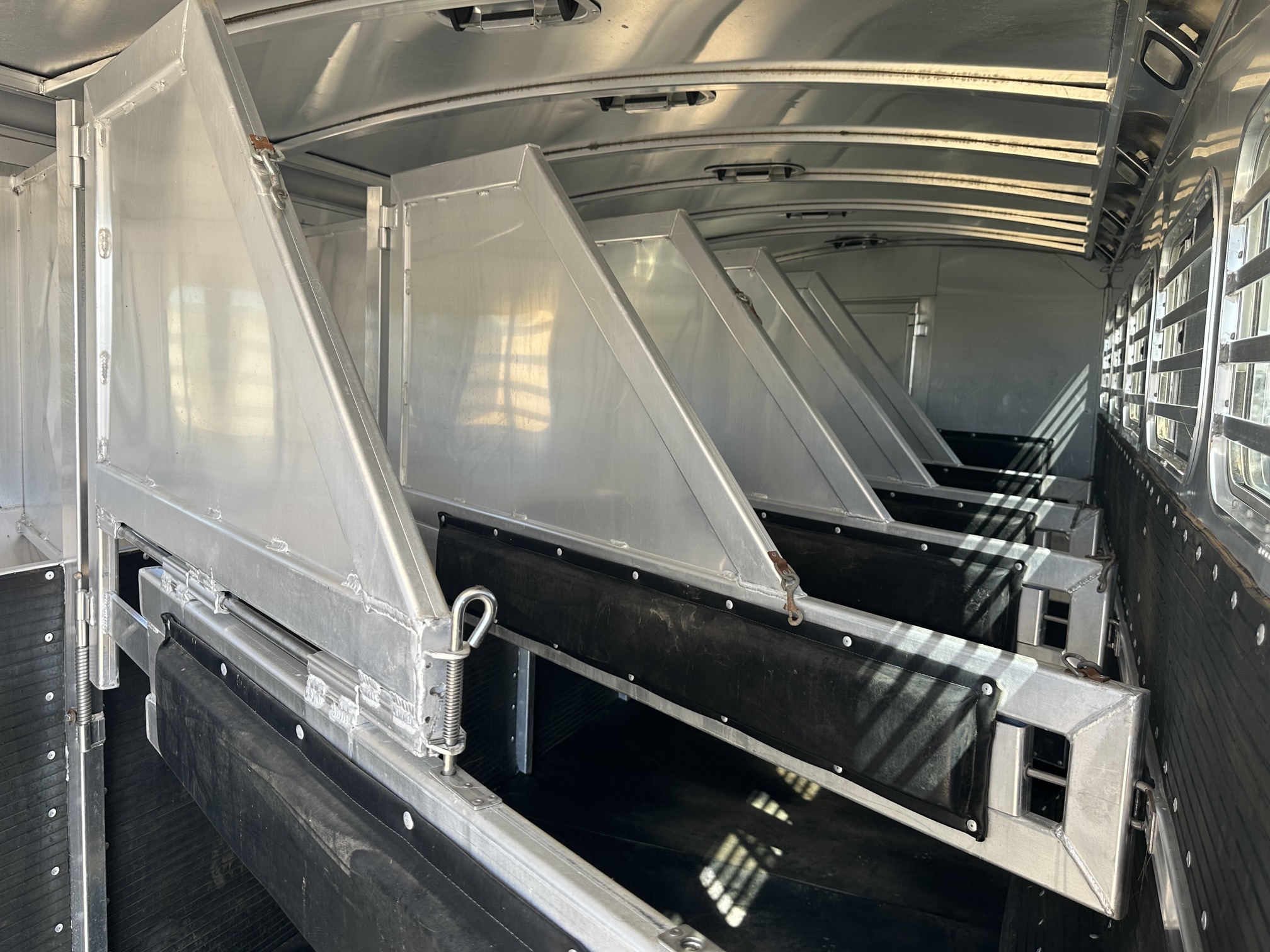 2005 Platinum 6H Horse Trailer