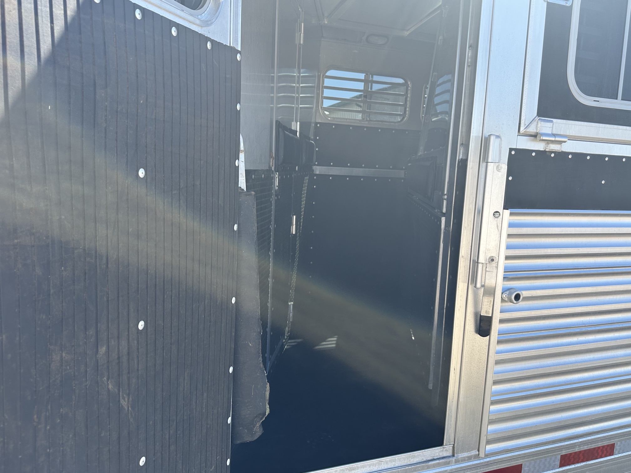 2005 Platinum 6H Horse Trailer