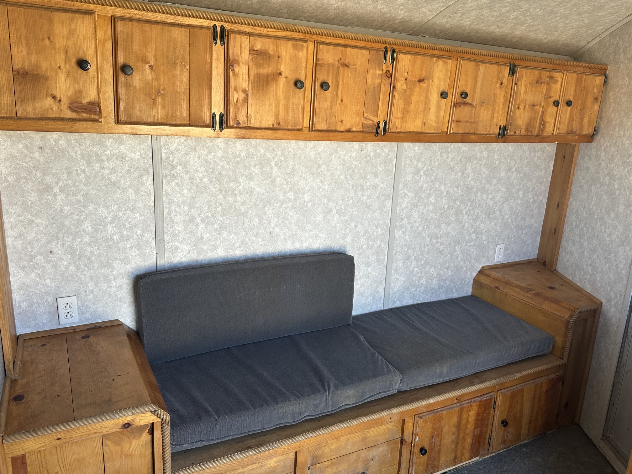 2005 Platinum 6H Horse Trailer