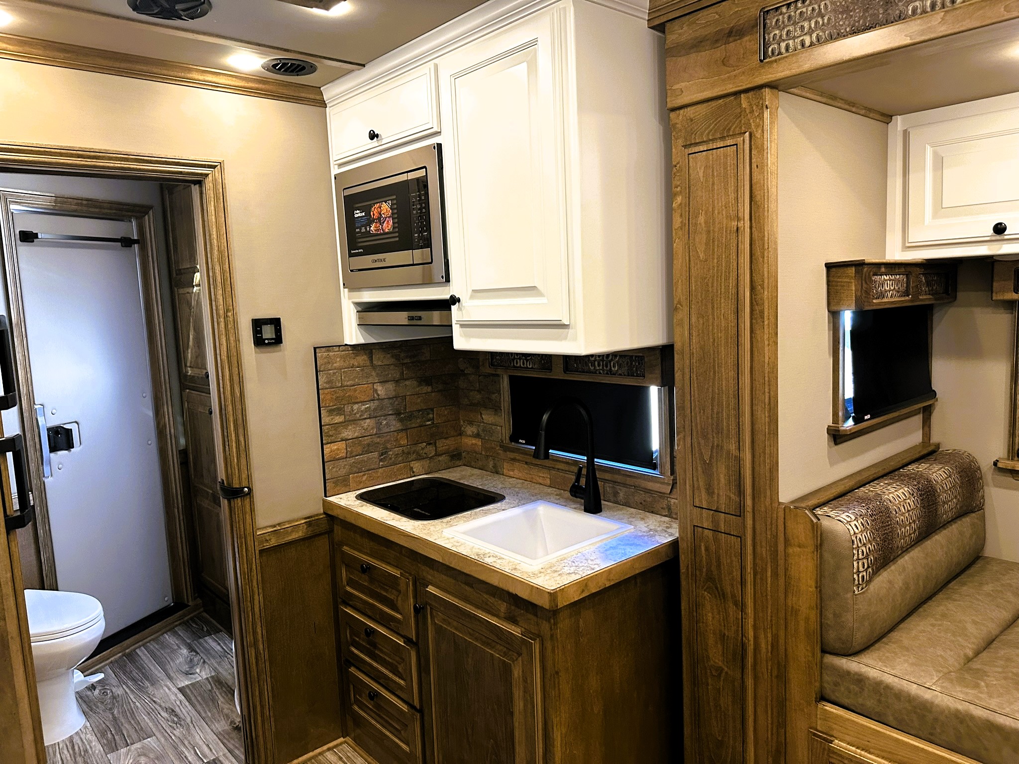 2026 Elite 5HLQRL Living Quarters