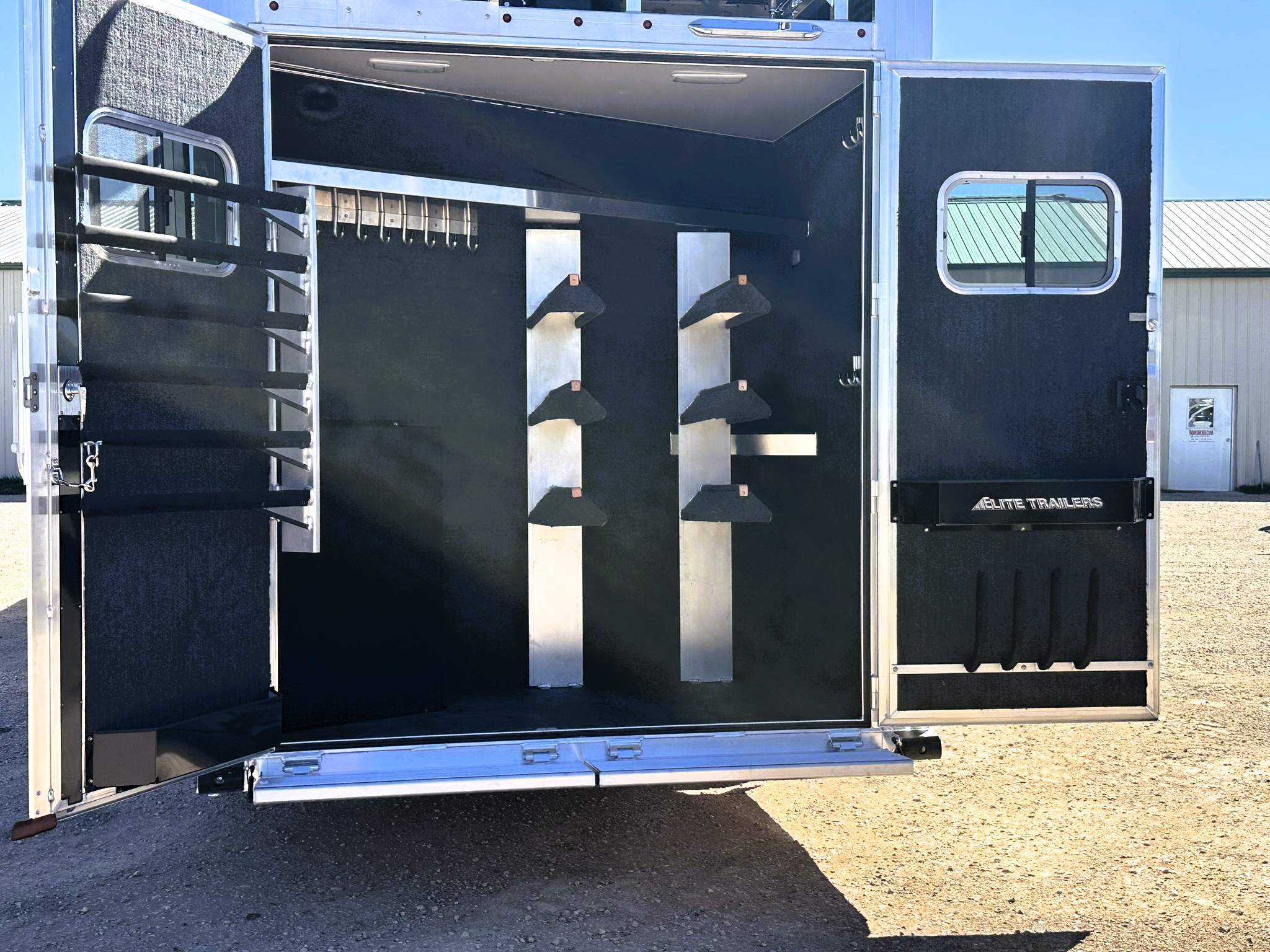 2026 Elite 5HLQRL Living Quarters