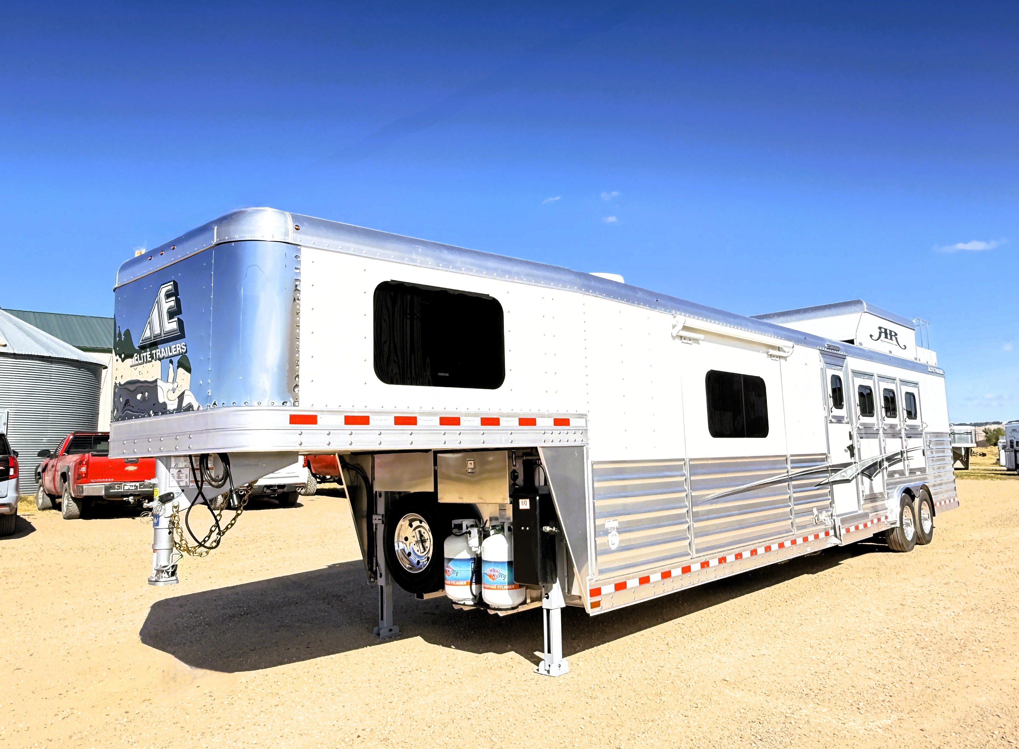 2027 Elite 4HLQSL Living Quarters