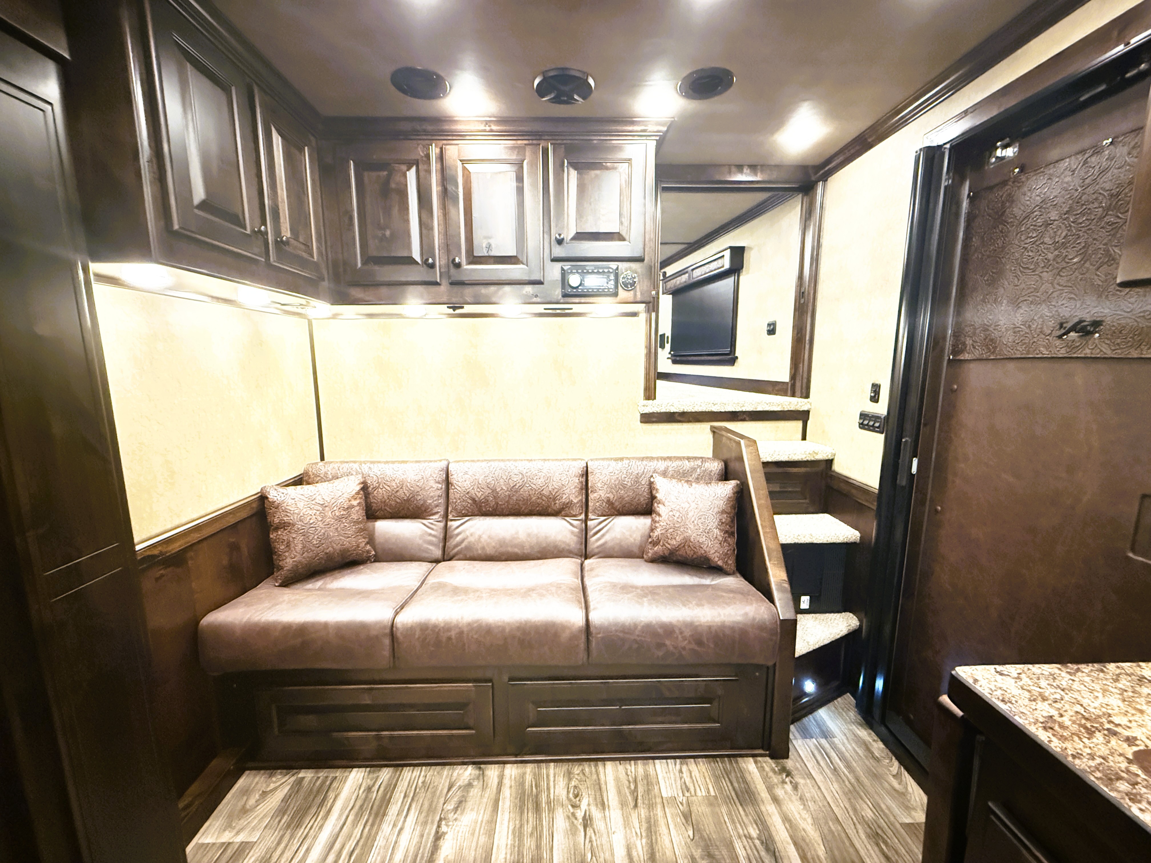 2027 Elite 4HLQSL Living Quarters