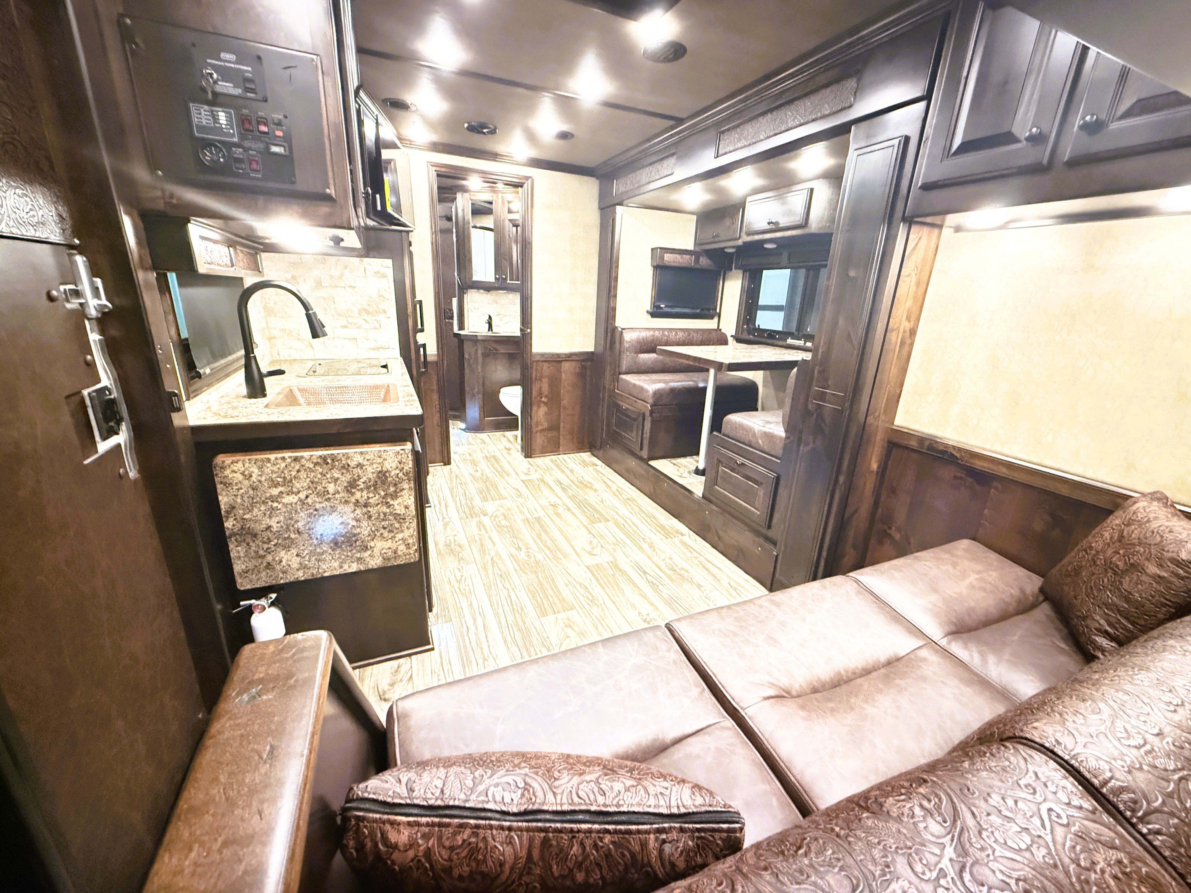 2027 Elite 4HLQSL Living Quarters