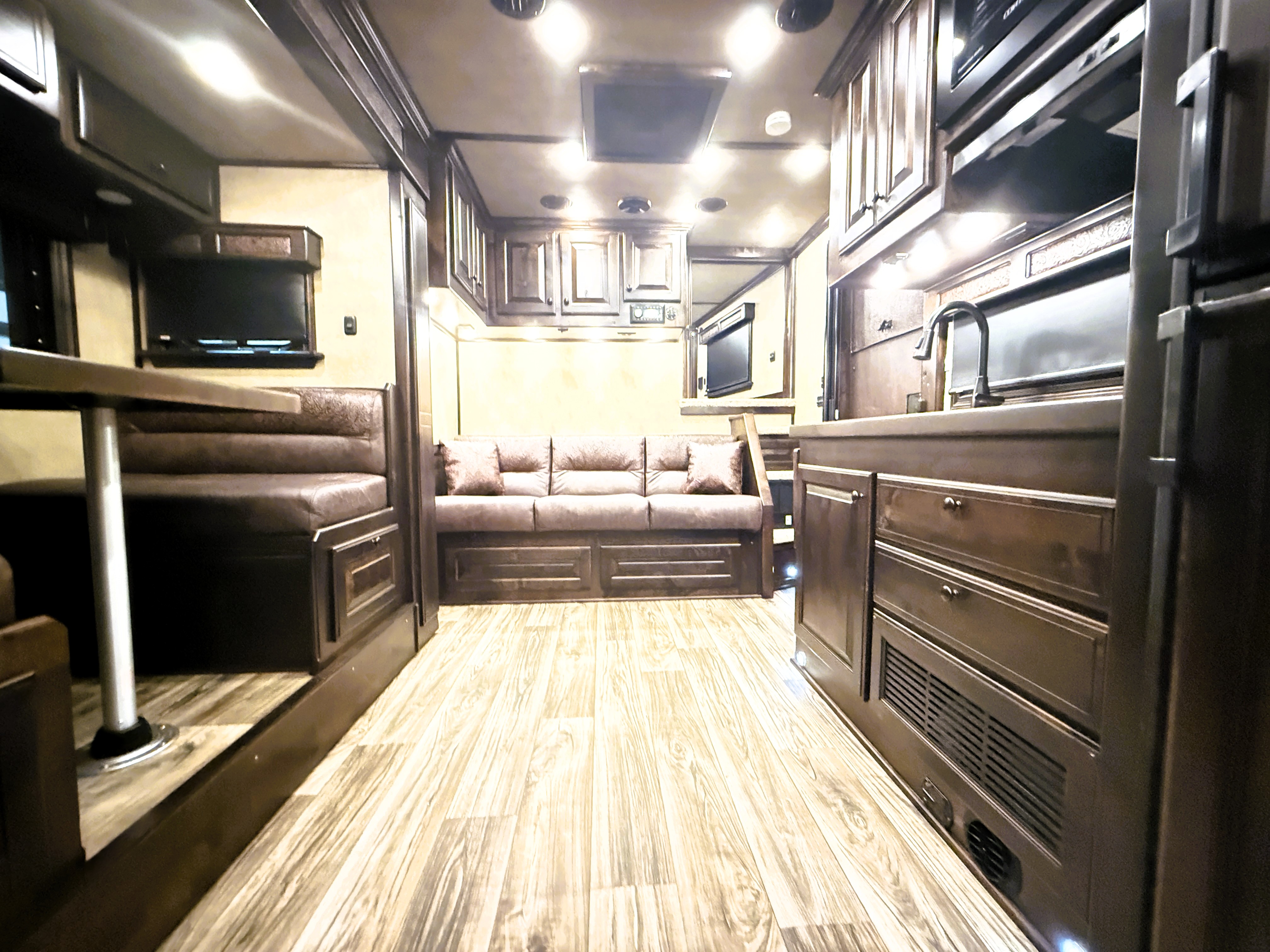 2027 Elite 4HLQSL Living Quarters