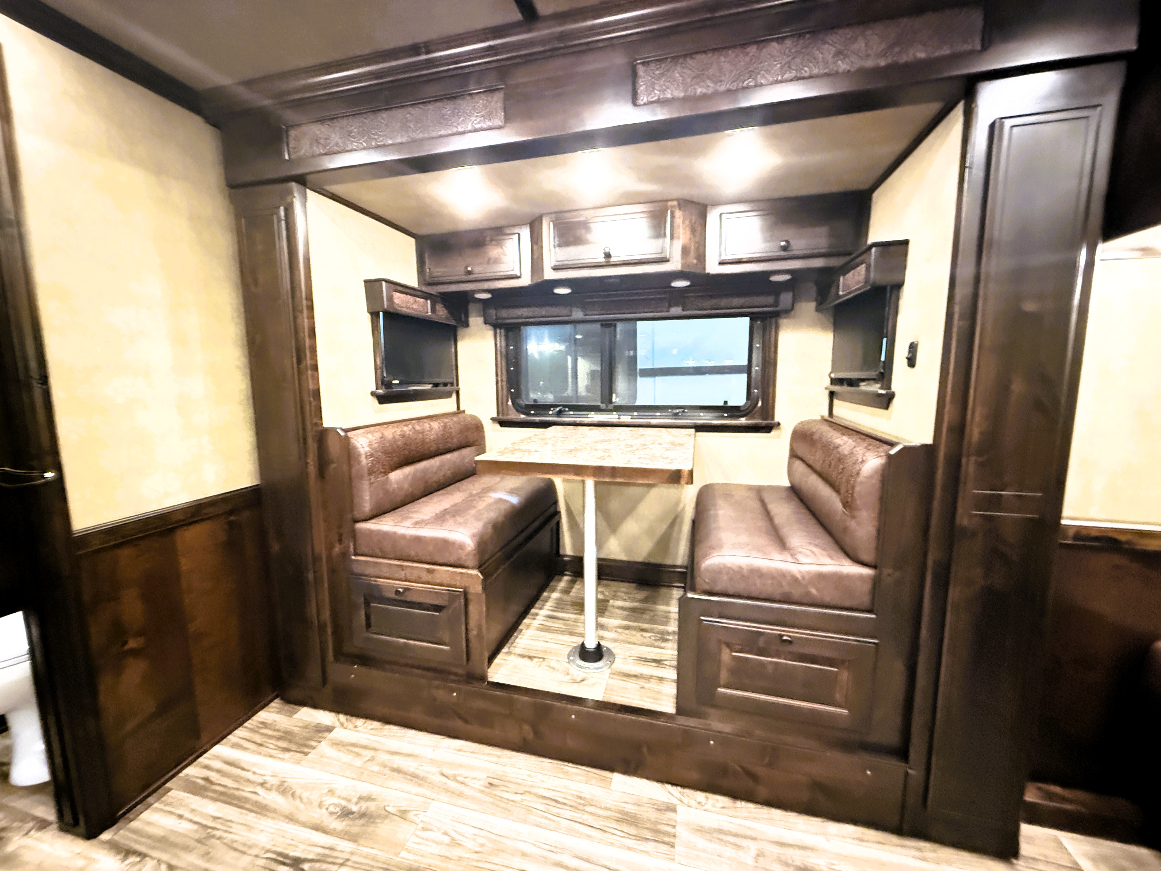 2027 Elite 4HLQSL Living Quarters