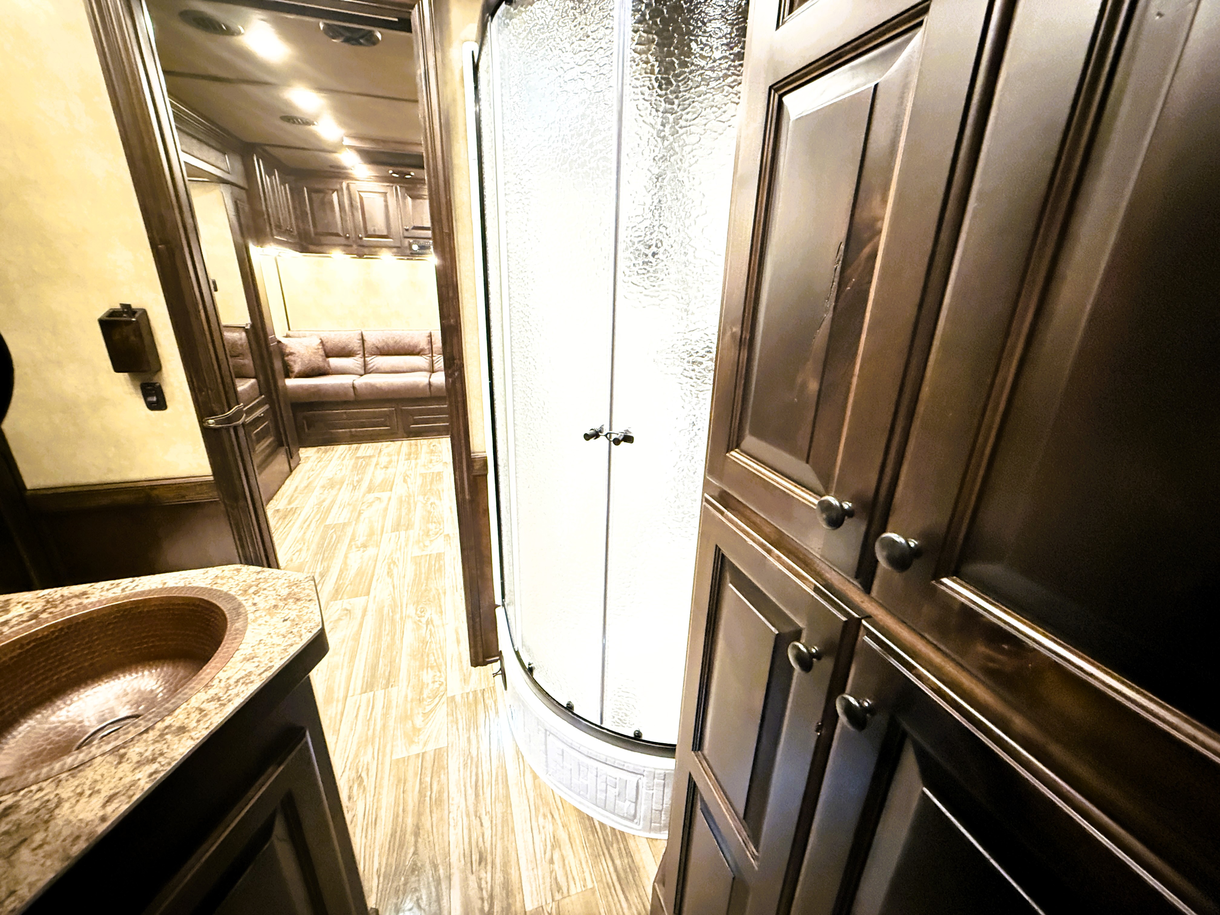 2027 Elite 4HLQSL Living Quarters