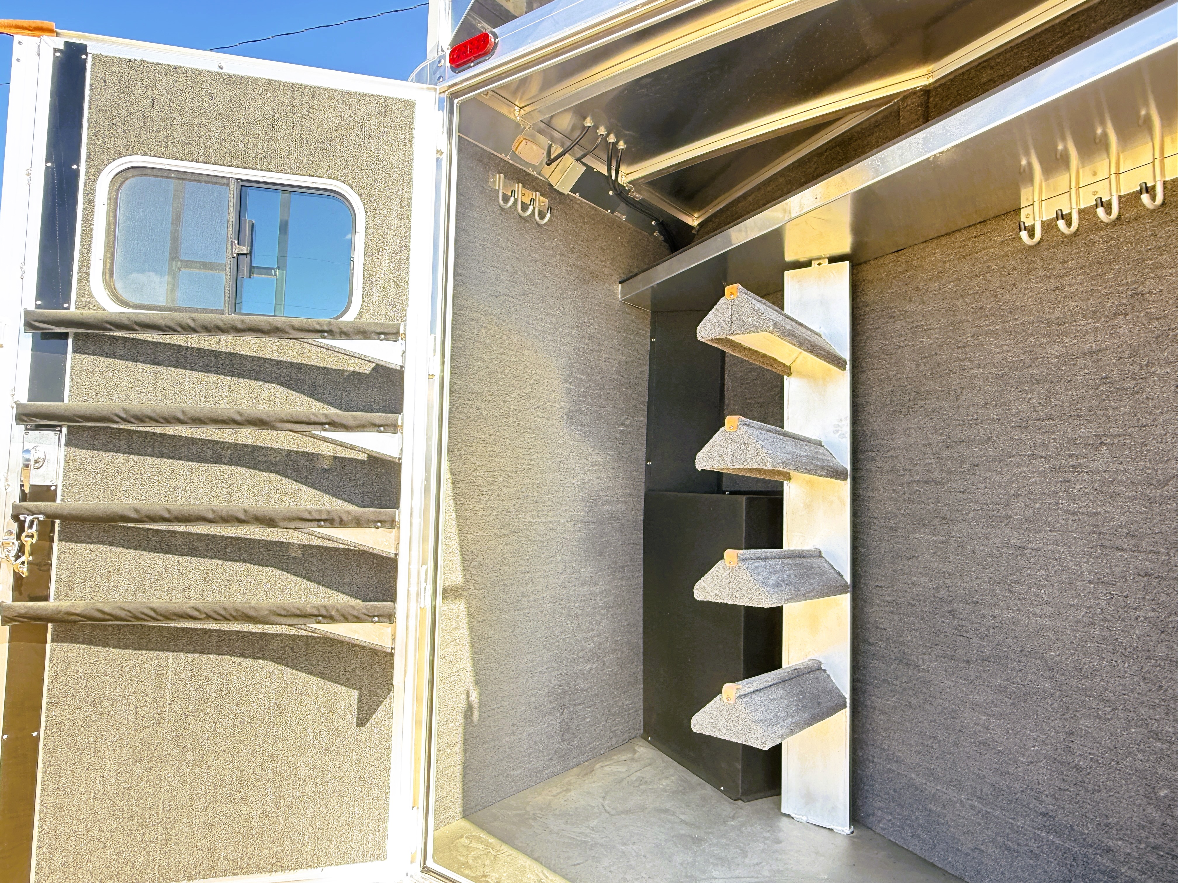 2027 Elite 4HLQSL Living Quarters
