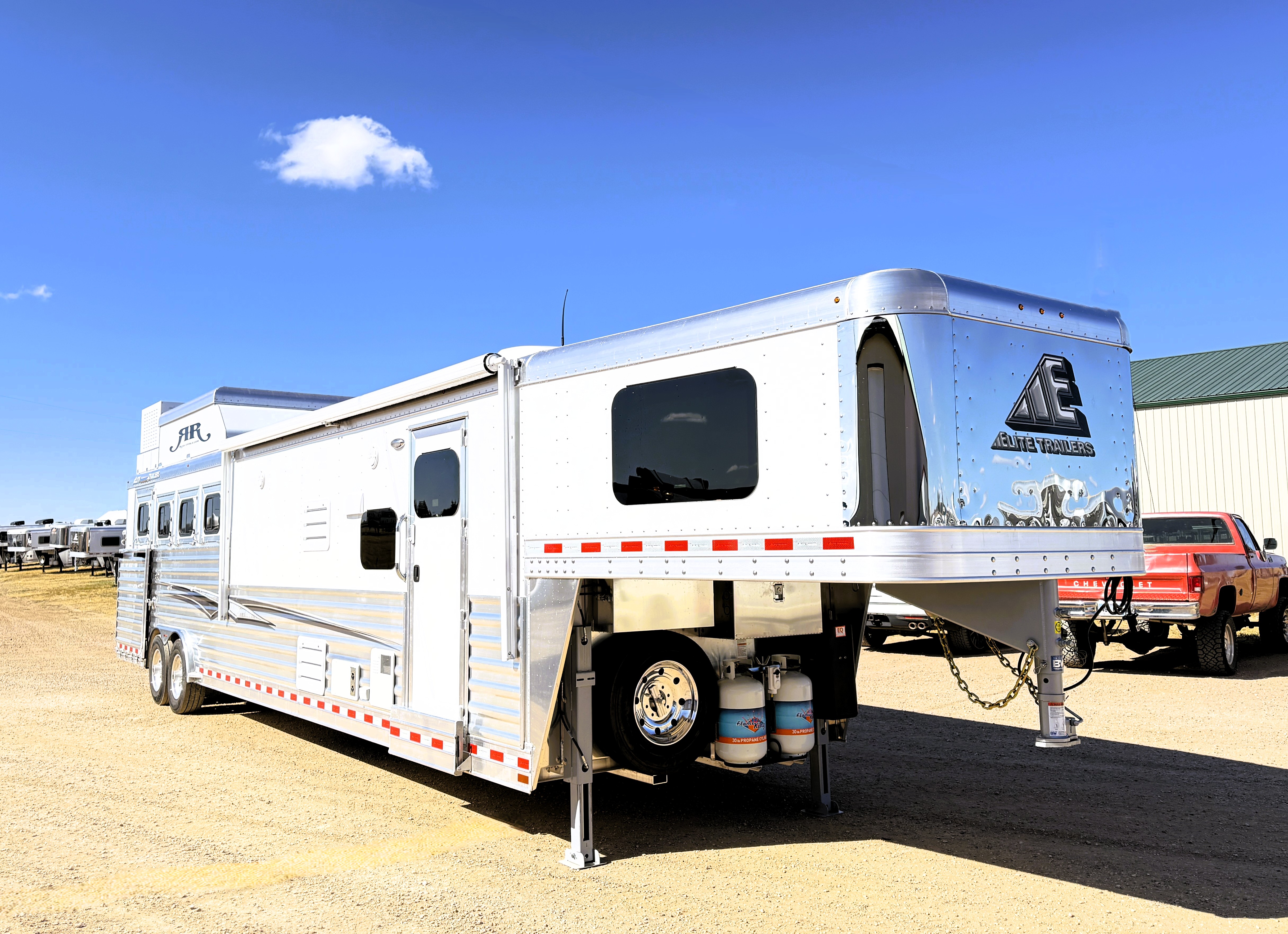 2027 Elite 4HLQSL Living Quarters