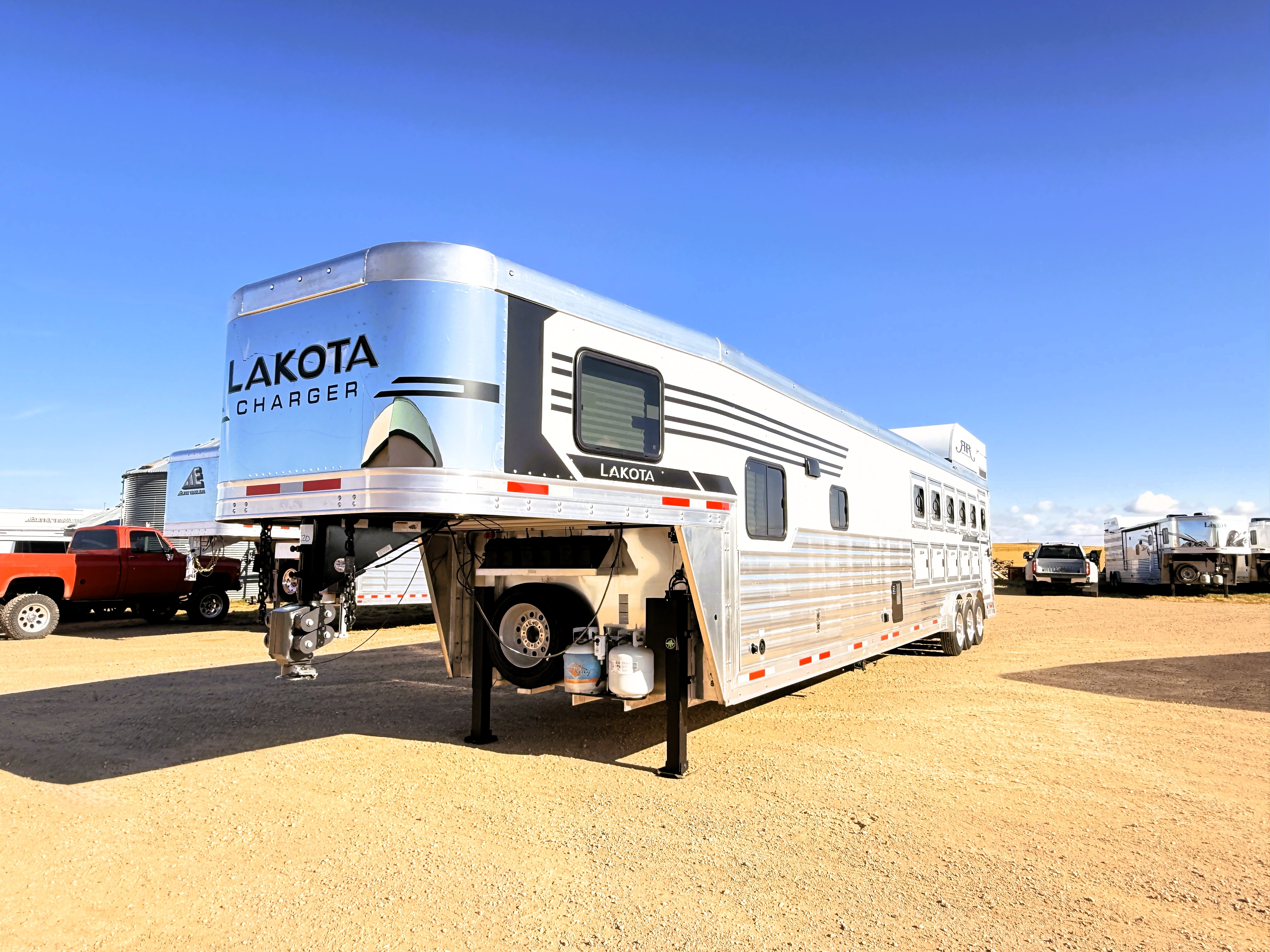 2027 Lakota CH8611RKT Living Quarters