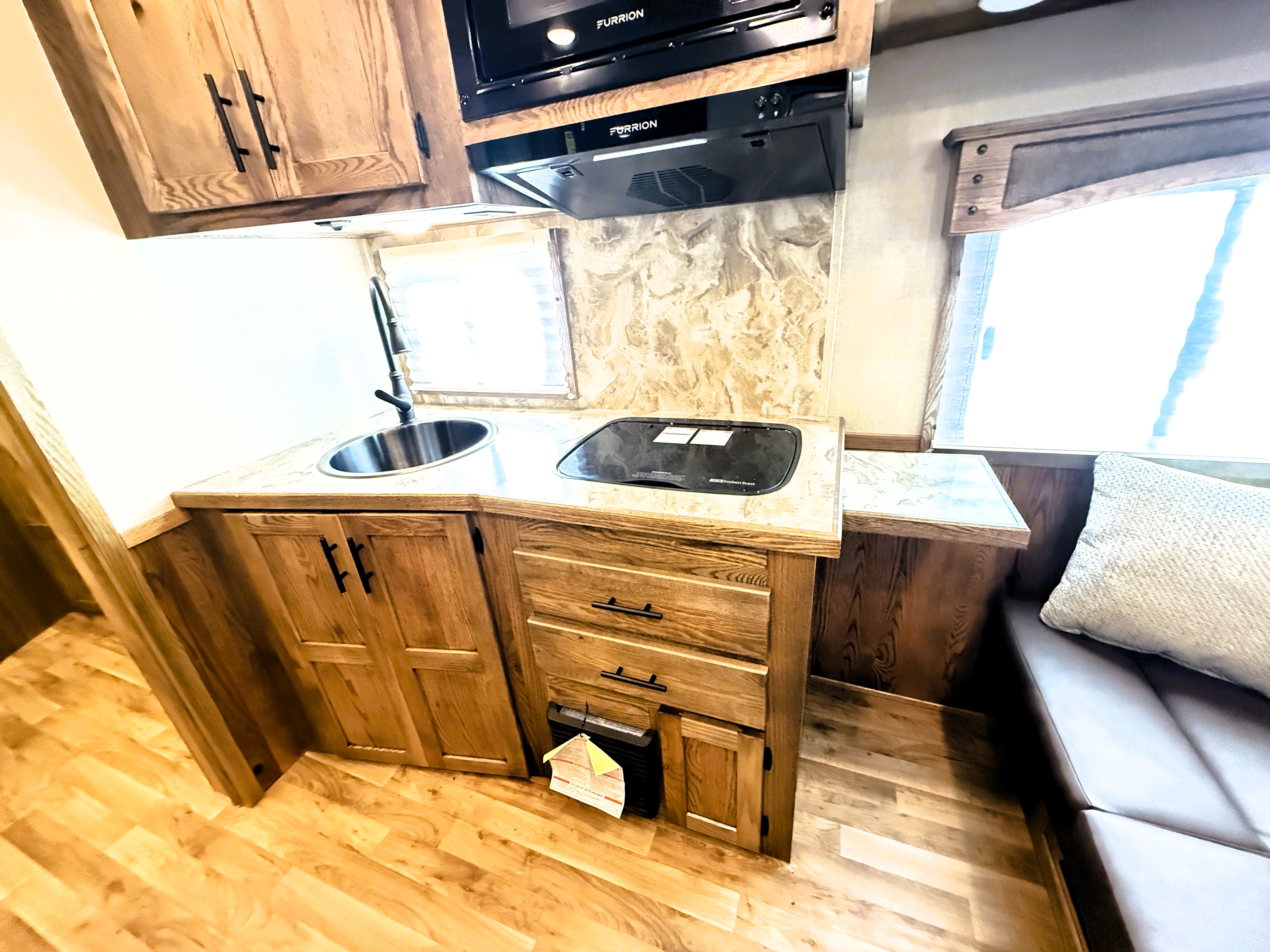 2027 Lakota CH8611RKT Living Quarters