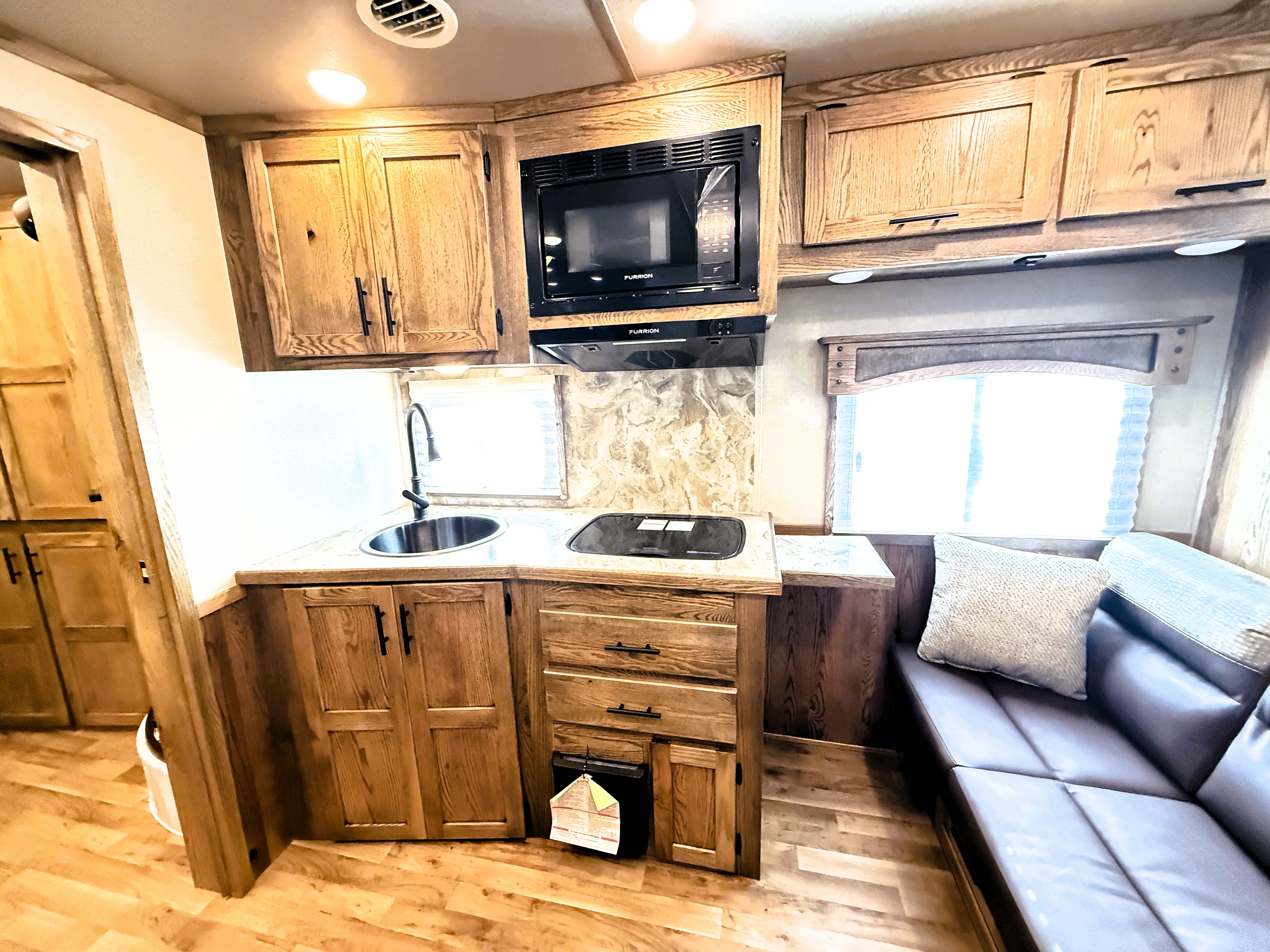 2027 Lakota CH8611RKT Living Quarters