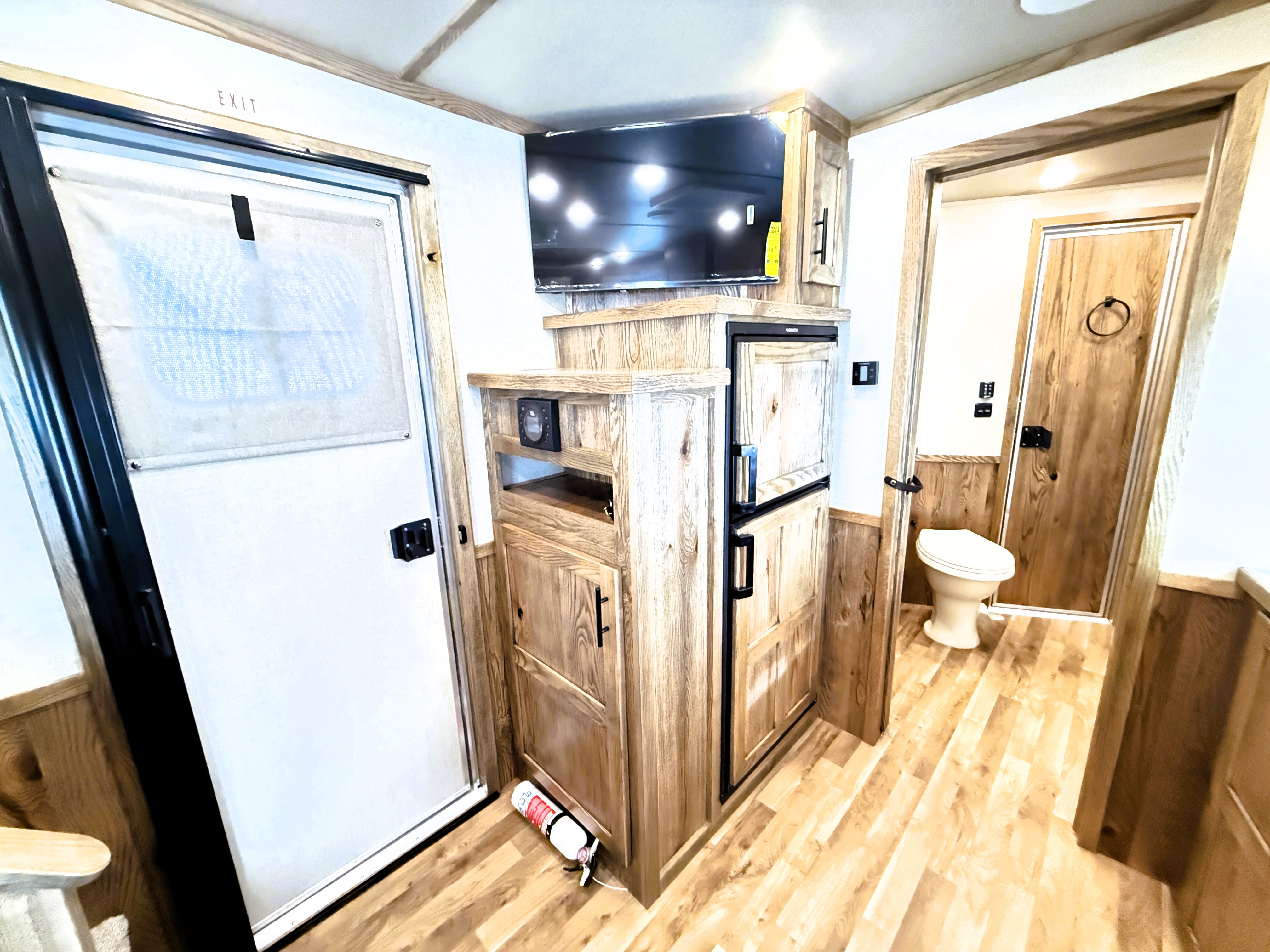2027 Lakota CH8611RKT Living Quarters