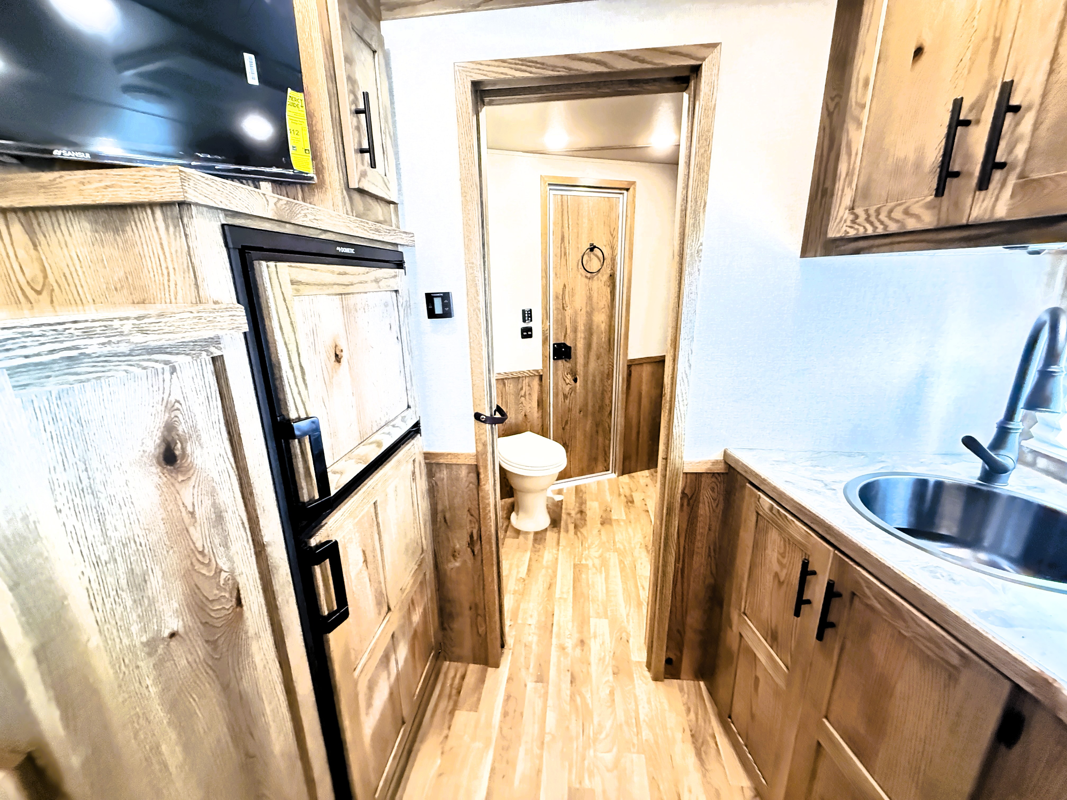 2027 Lakota CH8611RKT Living Quarters