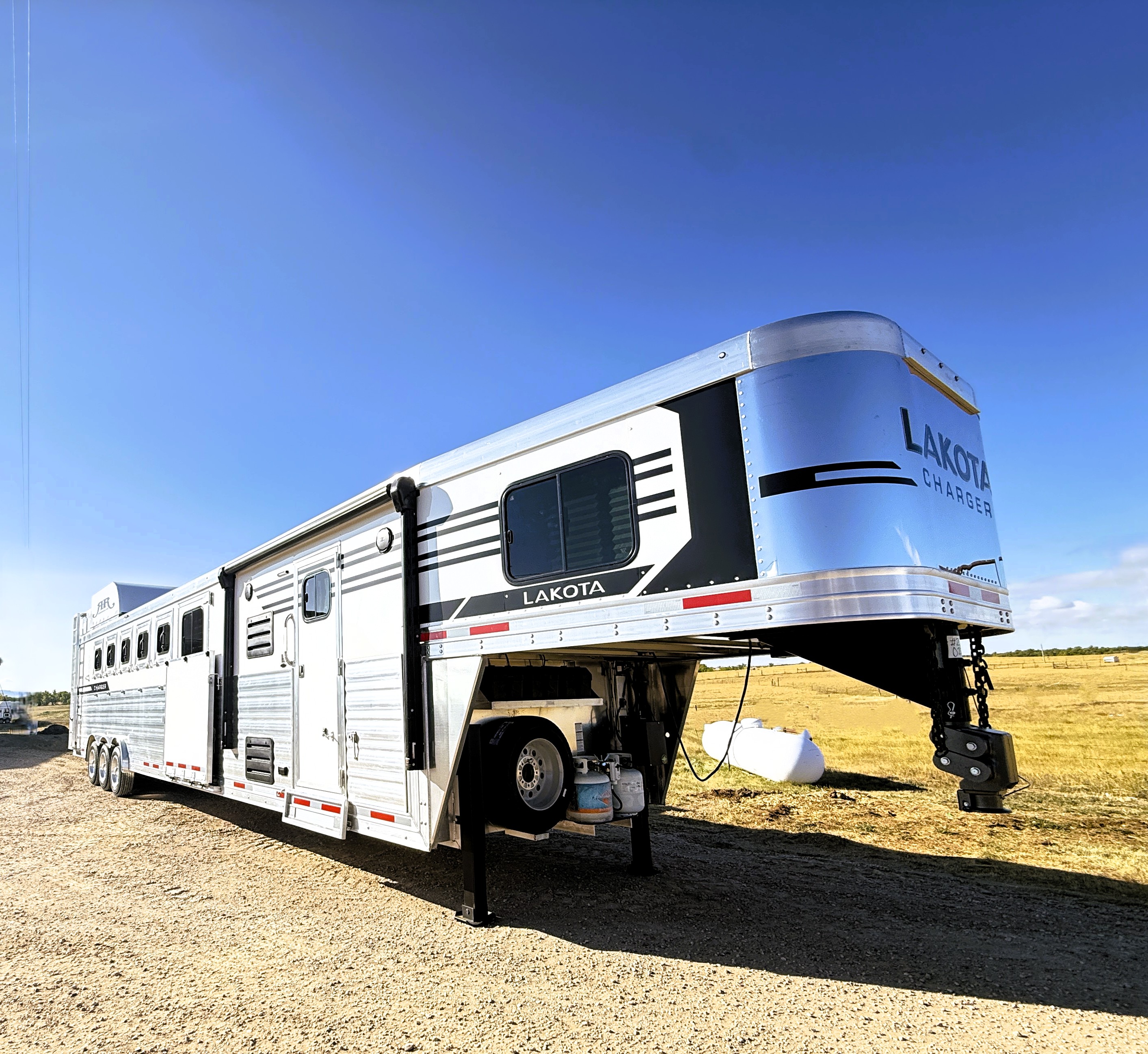 2027 Lakota CH8611RKT Living Quarters